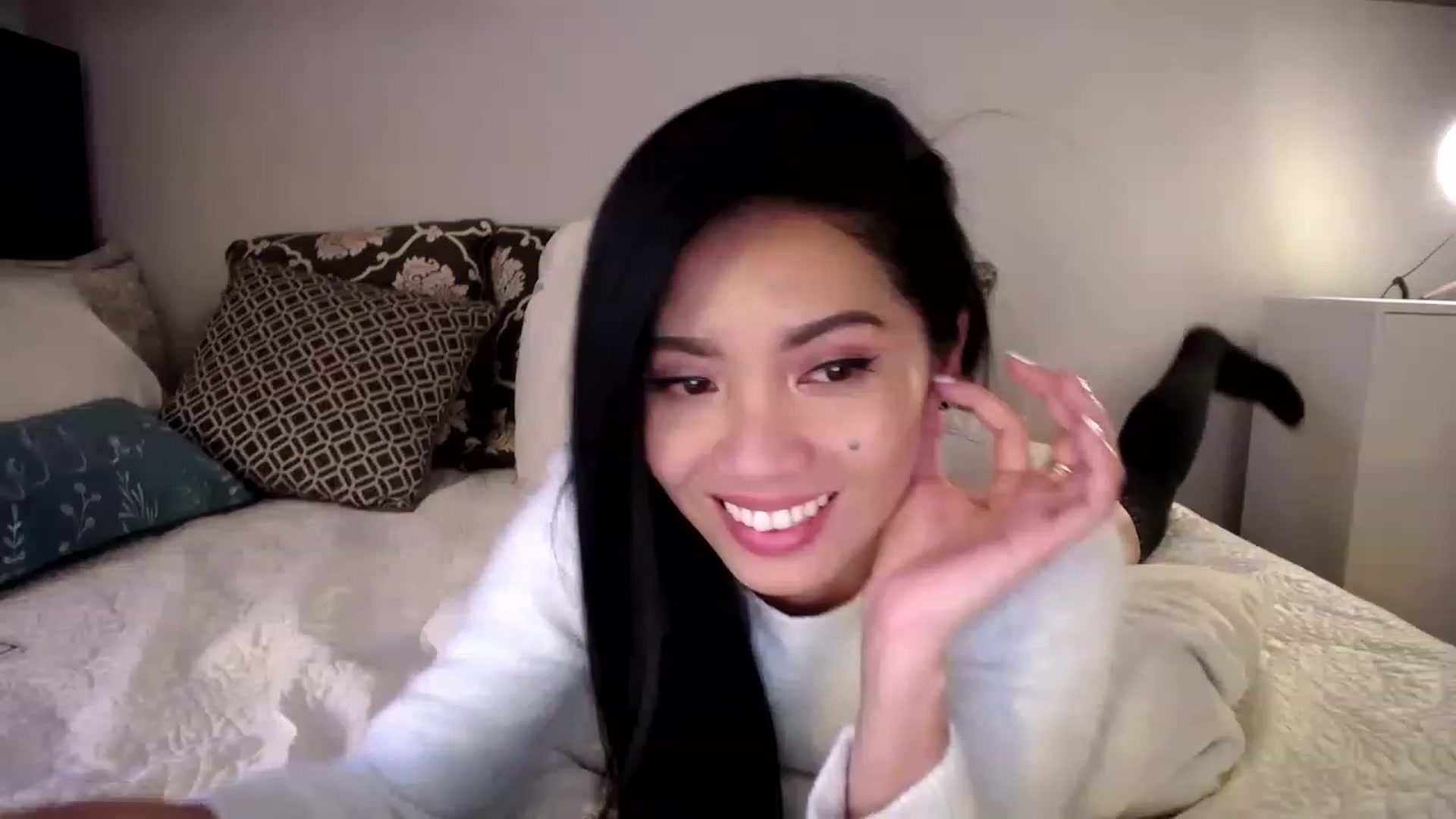 Gallery image thumbnail from AsianLuv_4U's myfreecams stream on, 12/27/2022, 19:57 image 19 of 20