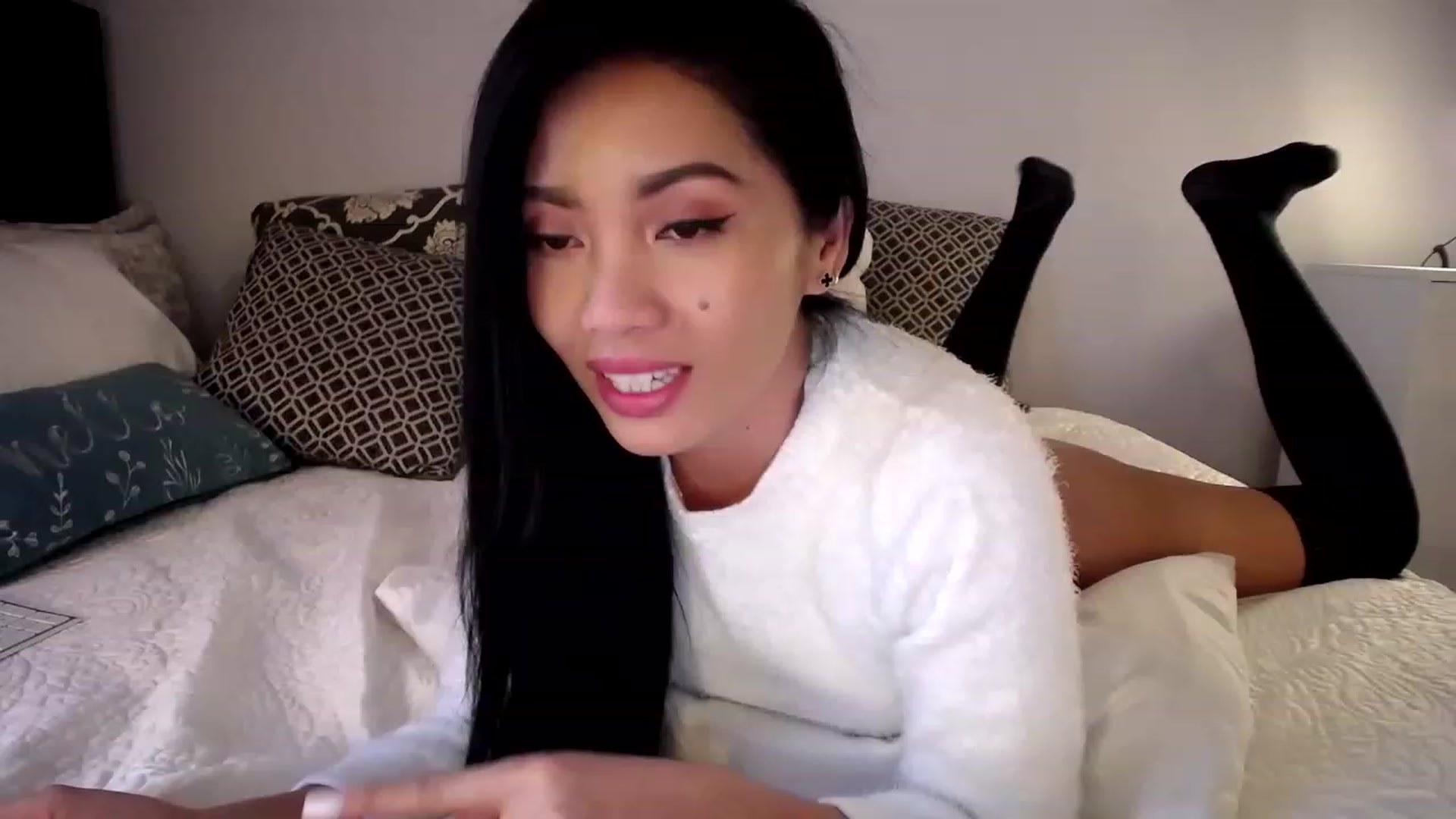 Gallery image thumbnail from AsianLuv_4U's myfreecams stream on, 12/27/2022, 19:57 image 2 of 20