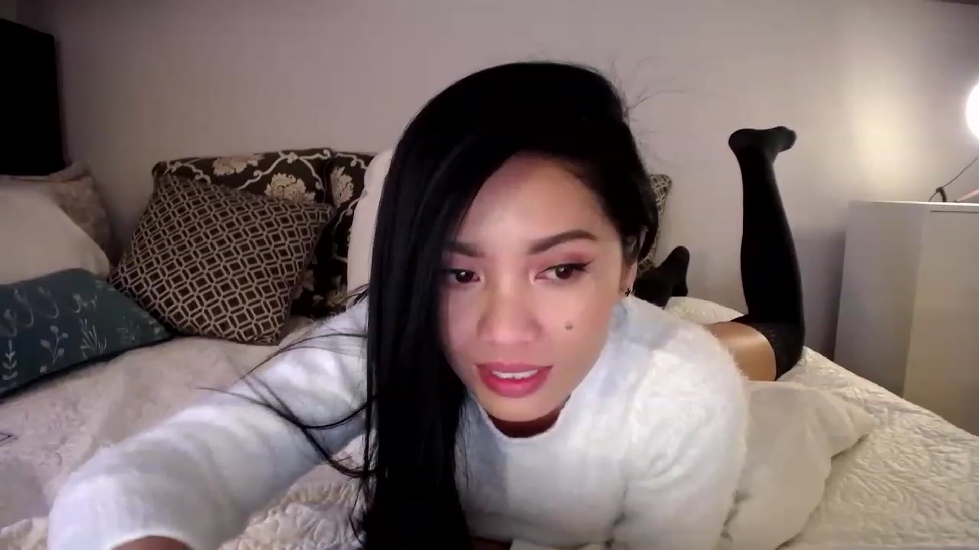 Gallery image thumbnail from AsianLuv_4U's myfreecams stream on, 12/27/2022, 19:57 image 16 of 20