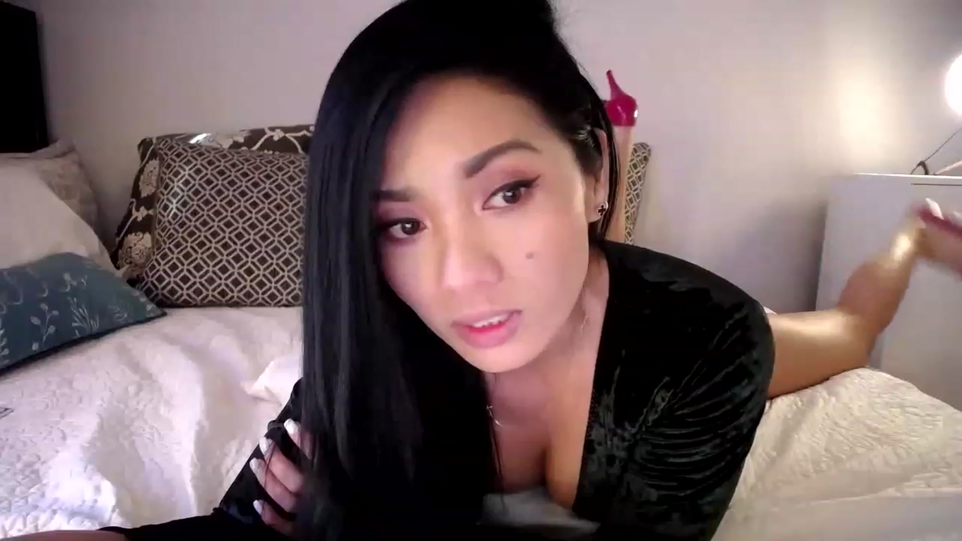Gallery image thumbnail from AsianLuv_4U's myfreecams stream on, 12/28/2022, 19:43 image 16 of 20