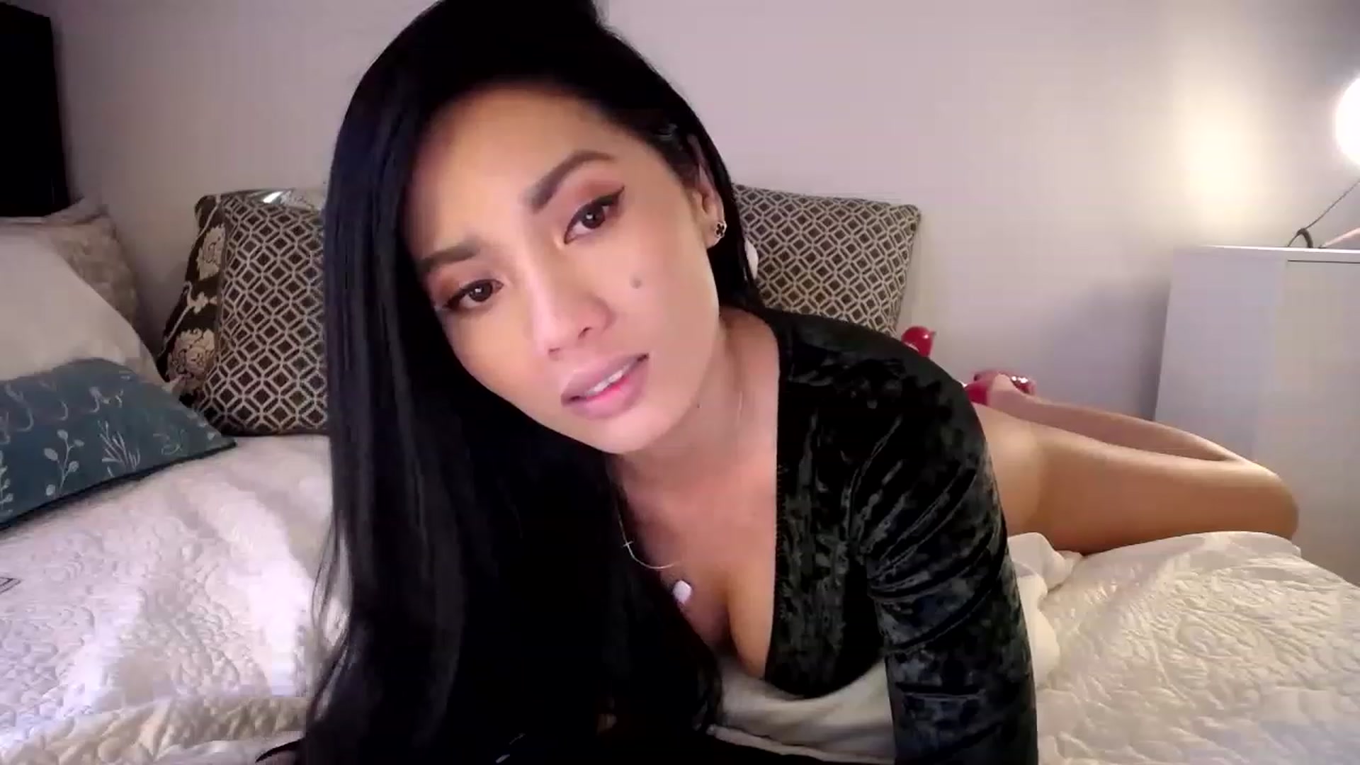 Gallery image thumbnail from AsianLuv_4U's myfreecams stream on, 12/28/2022, 19:43 image 12 of 20
