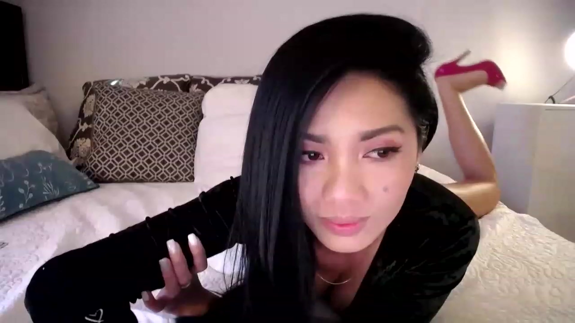 Gallery image thumbnail from AsianLuv_4U's myfreecams stream on, 12/28/2022, 19:43 image 11 of 20