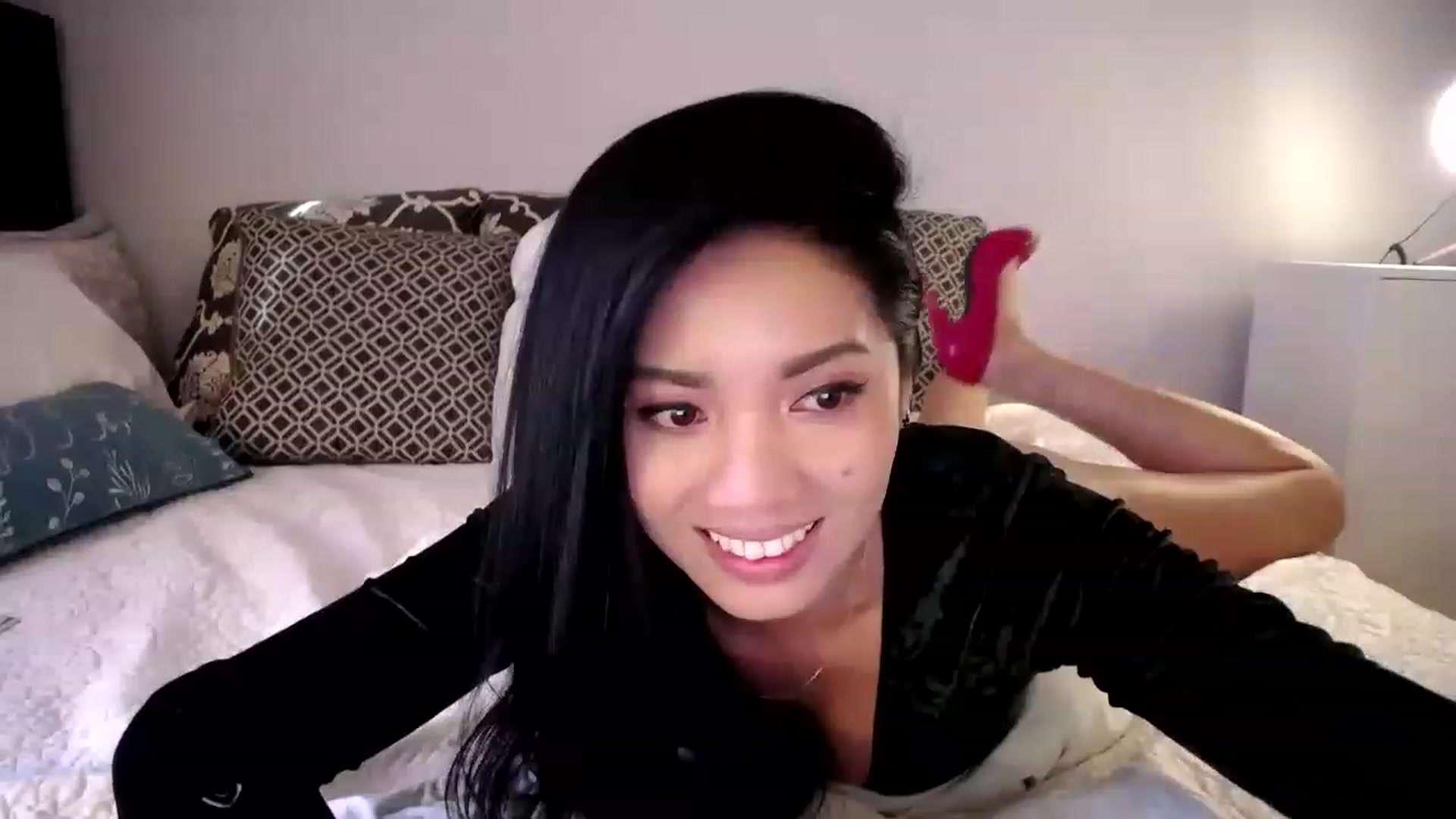 Gallery image thumbnail from AsianLuv_4U's myfreecams stream on, 12/28/2022, 19:43 image 17 of 20
