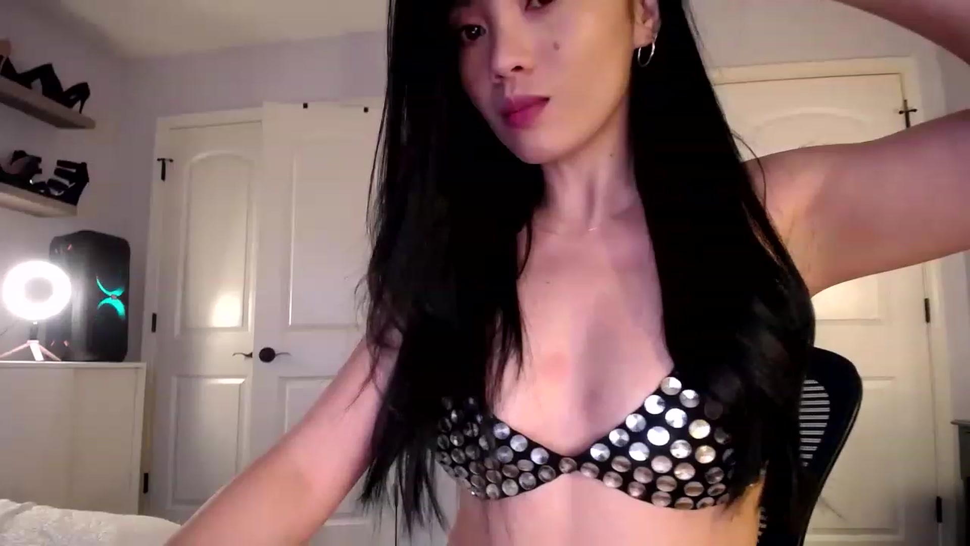 Gallery image thumbnail from AsianLuv_4U's myfreecams stream on, 01/13/2023, 18:47 image 3 of 20