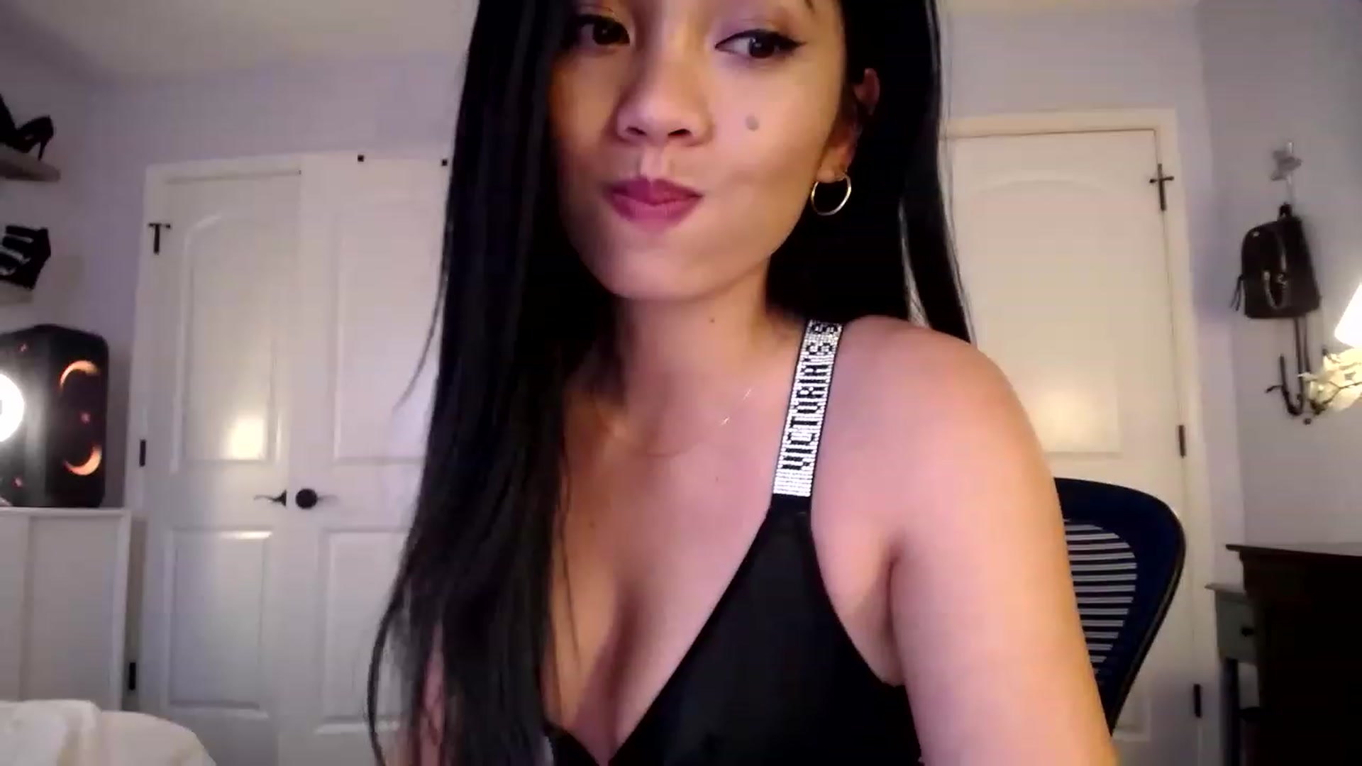 Gallery image thumbnail from AsianLuv_4U's myfreecams stream on, 01/15/2023, 20:43 image 11 of 20