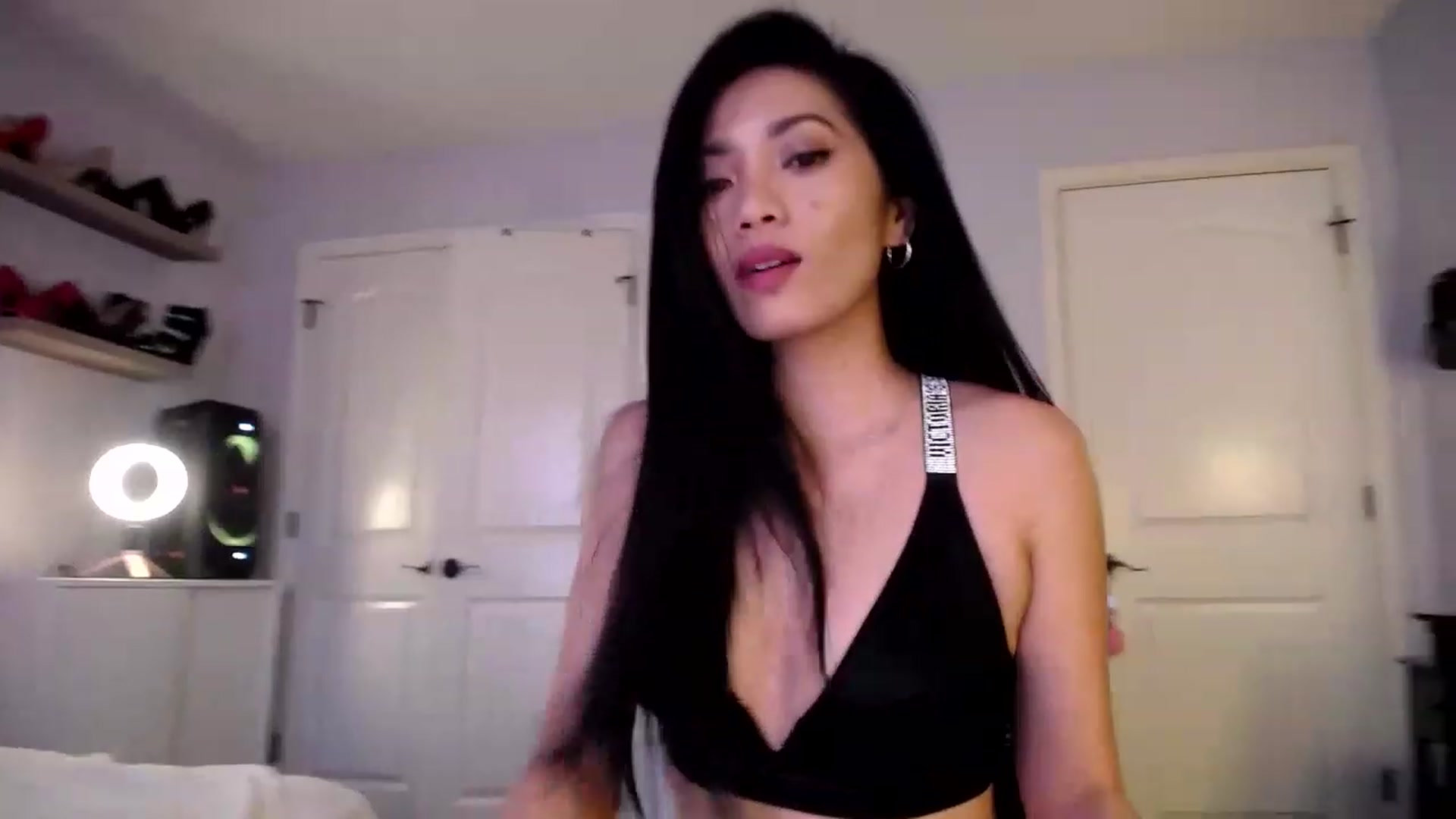 Gallery image thumbnail from AsianLuv_4U's myfreecams stream on, 01/15/2023, 20:43 image 16 of 20