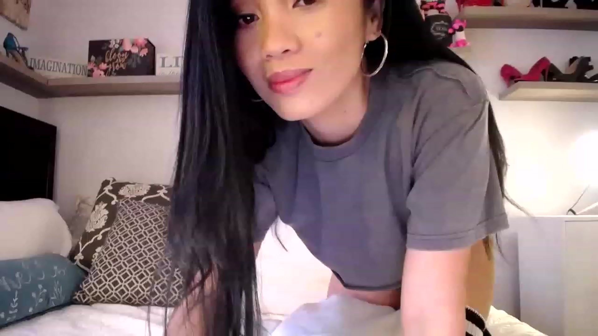 Gallery image thumbnail from AsianLuv_4U's myfreecams stream on, 01/19/2023, 18:19 image 15 of 20