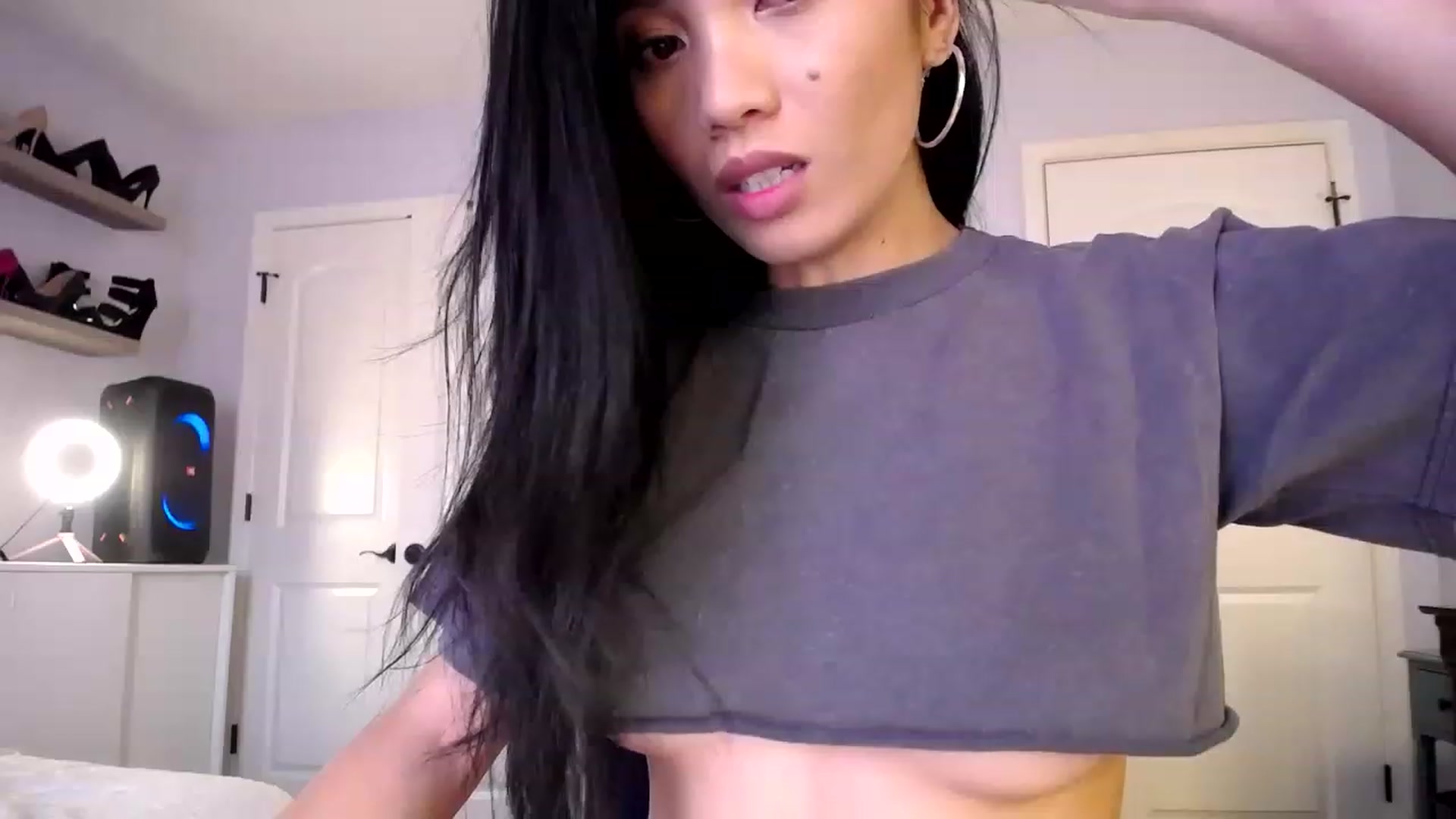 Gallery image thumbnail from AsianLuv_4U's myfreecams stream on, 01/19/2023, 20:38 image 15 of 20