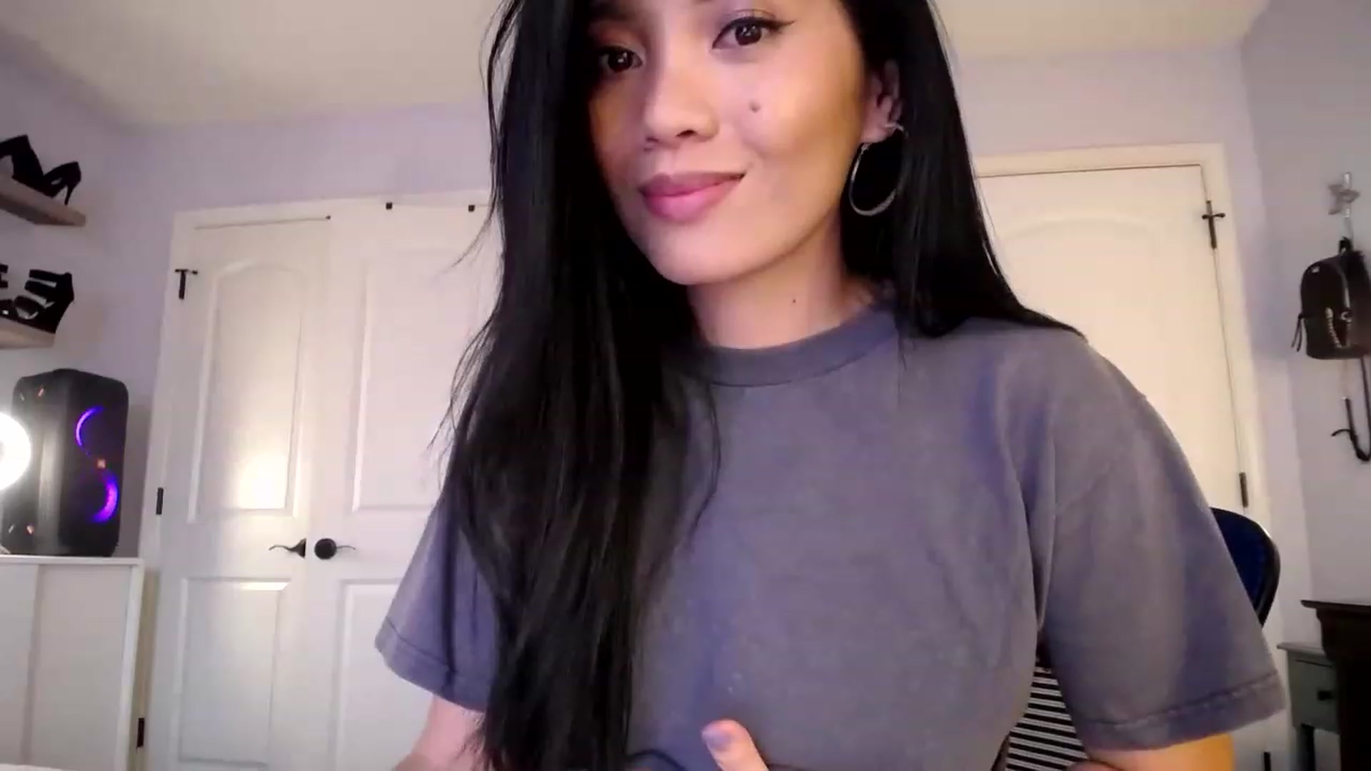 Gallery image thumbnail from AsianLuv_4U's myfreecams stream on, 01/19/2023, 20:38 image 20 of 20