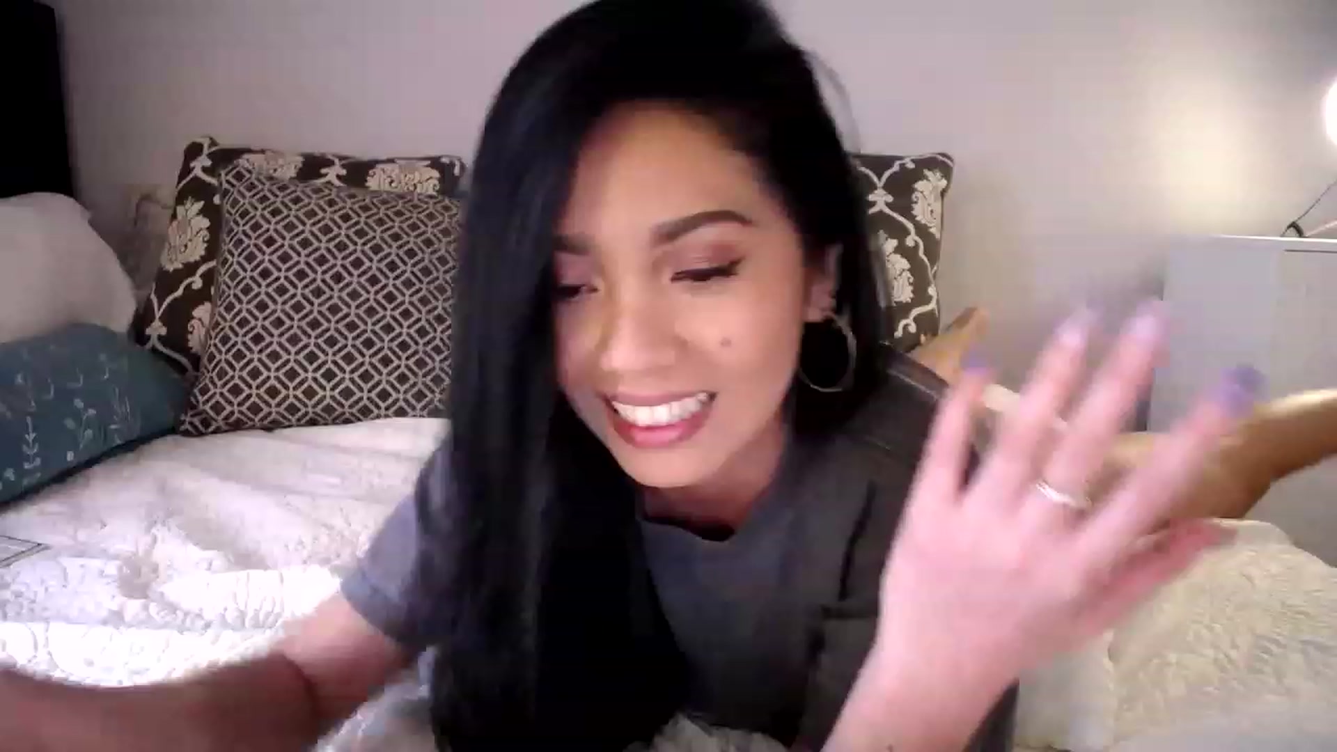 Gallery image thumbnail from AsianLuv_4U's myfreecams stream on, 01/19/2023, 20:38 image 4 of 20