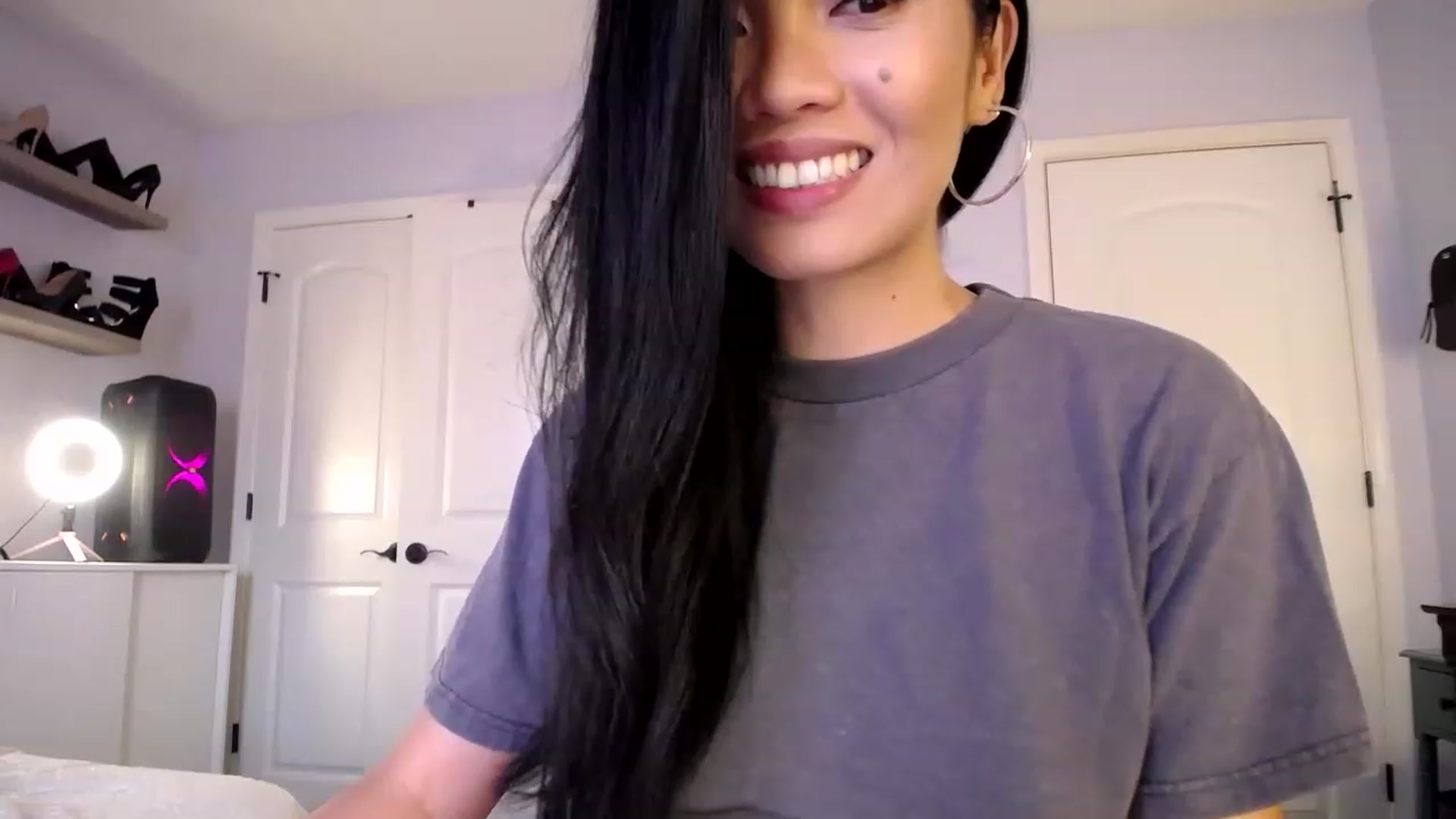Gallery image thumbnail from AsianLuv_4U's myfreecams stream on, 01/19/2023, 20:38 image 16 of 20
