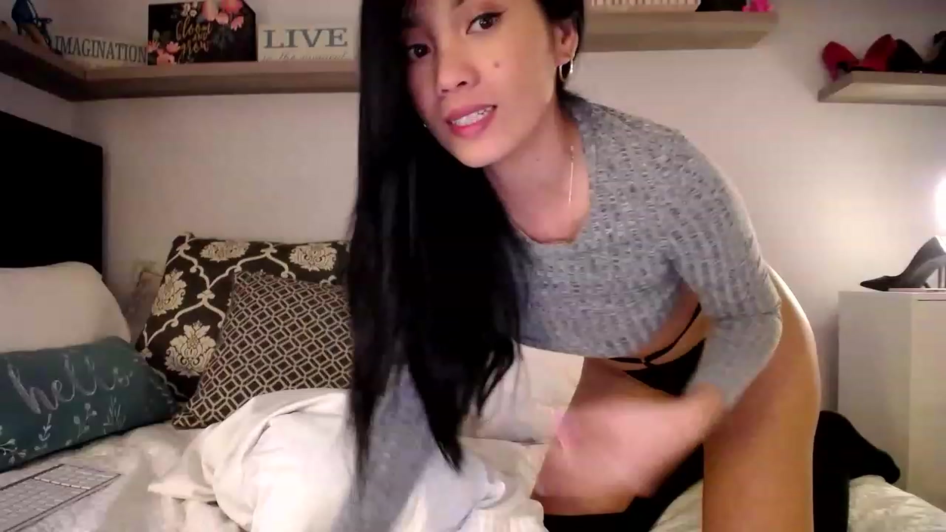 Gallery image thumbnail from AsianLuv_4U's myfreecams stream on, 01/26/2023, 18:37 image 10 of 20