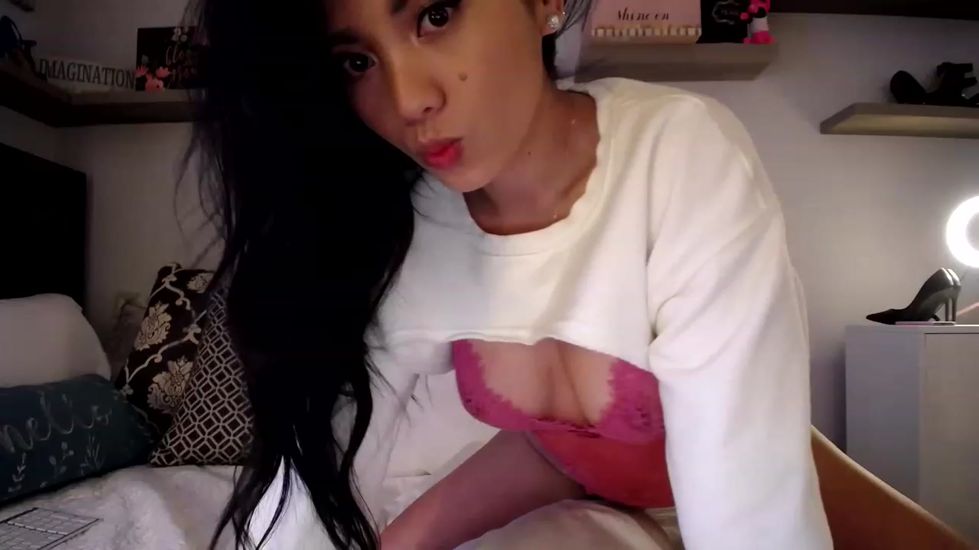 Gallery image thumbnail from AsianLuv_4U's myfreecams stream on, 01/27/2023, 18:10 image 18 of 20