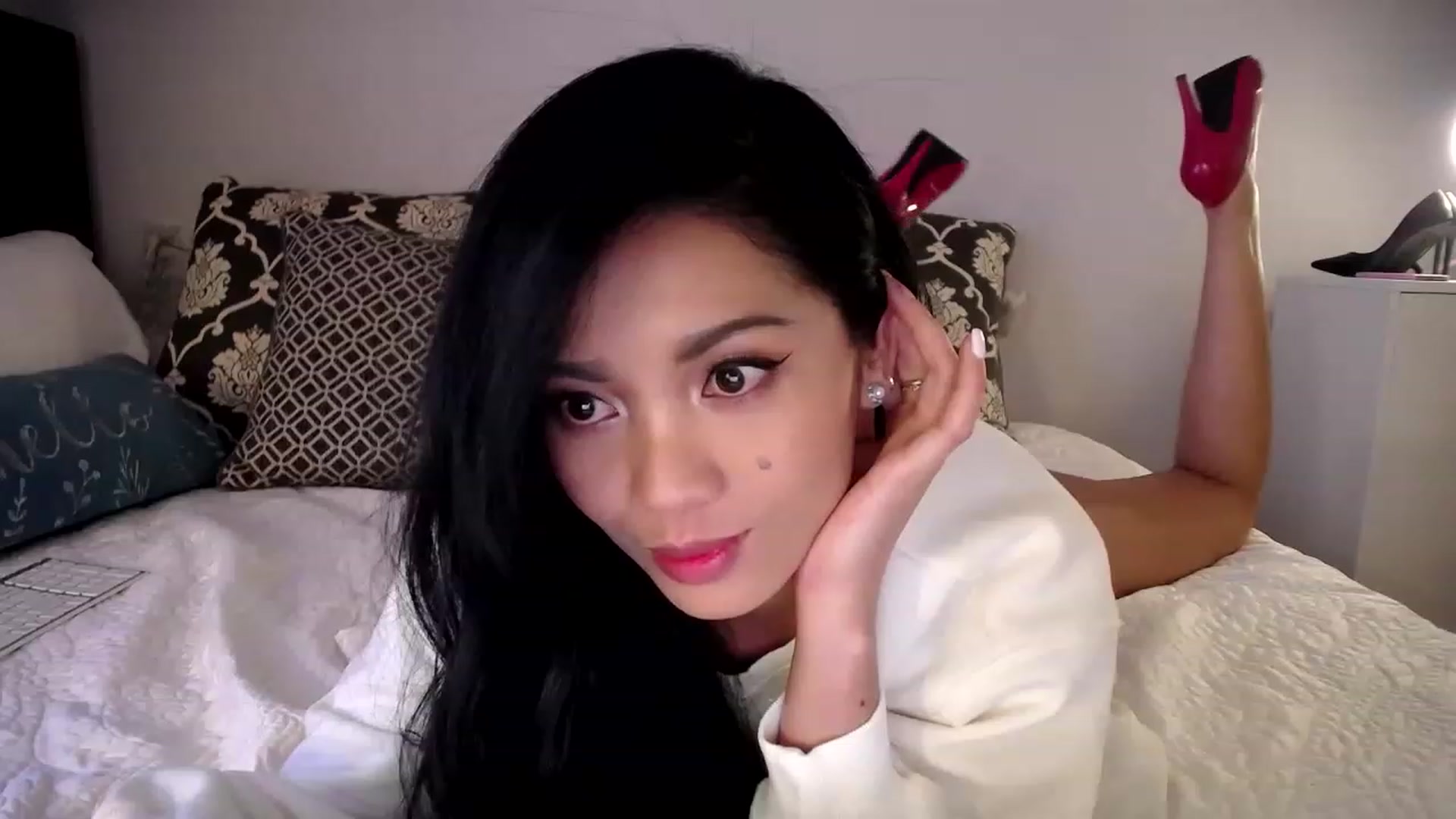 Gallery image thumbnail from AsianLuv_4U's myfreecams stream on, 01/27/2023, 18:10 image 1 of 20
