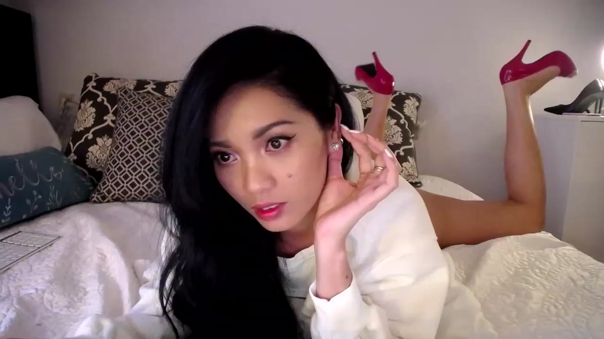 Gallery image thumbnail from AsianLuv_4U's myfreecams stream on, 01/27/2023, 18:10 image 10 of 20
