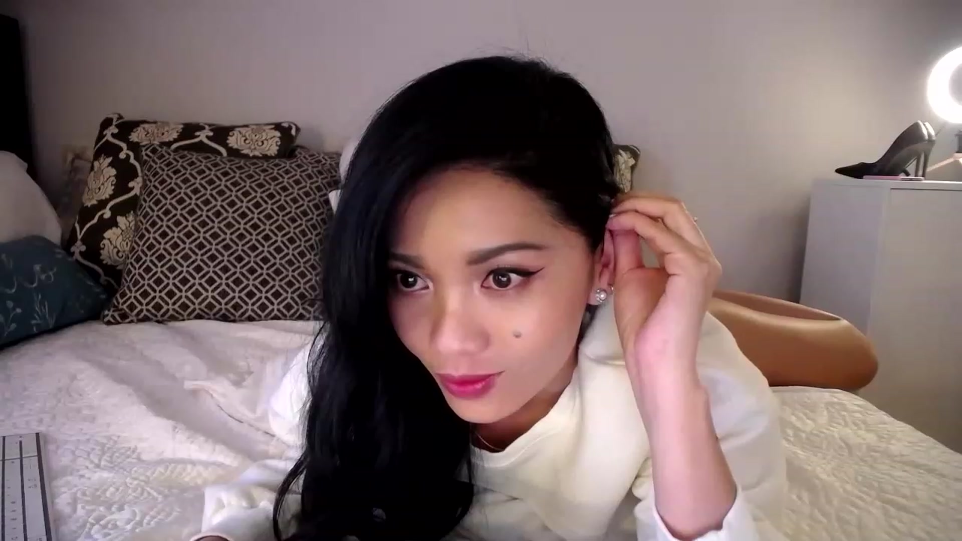 Gallery image thumbnail from AsianLuv_4U's myfreecams stream on, 01/27/2023, 19:25 image 17 of 20