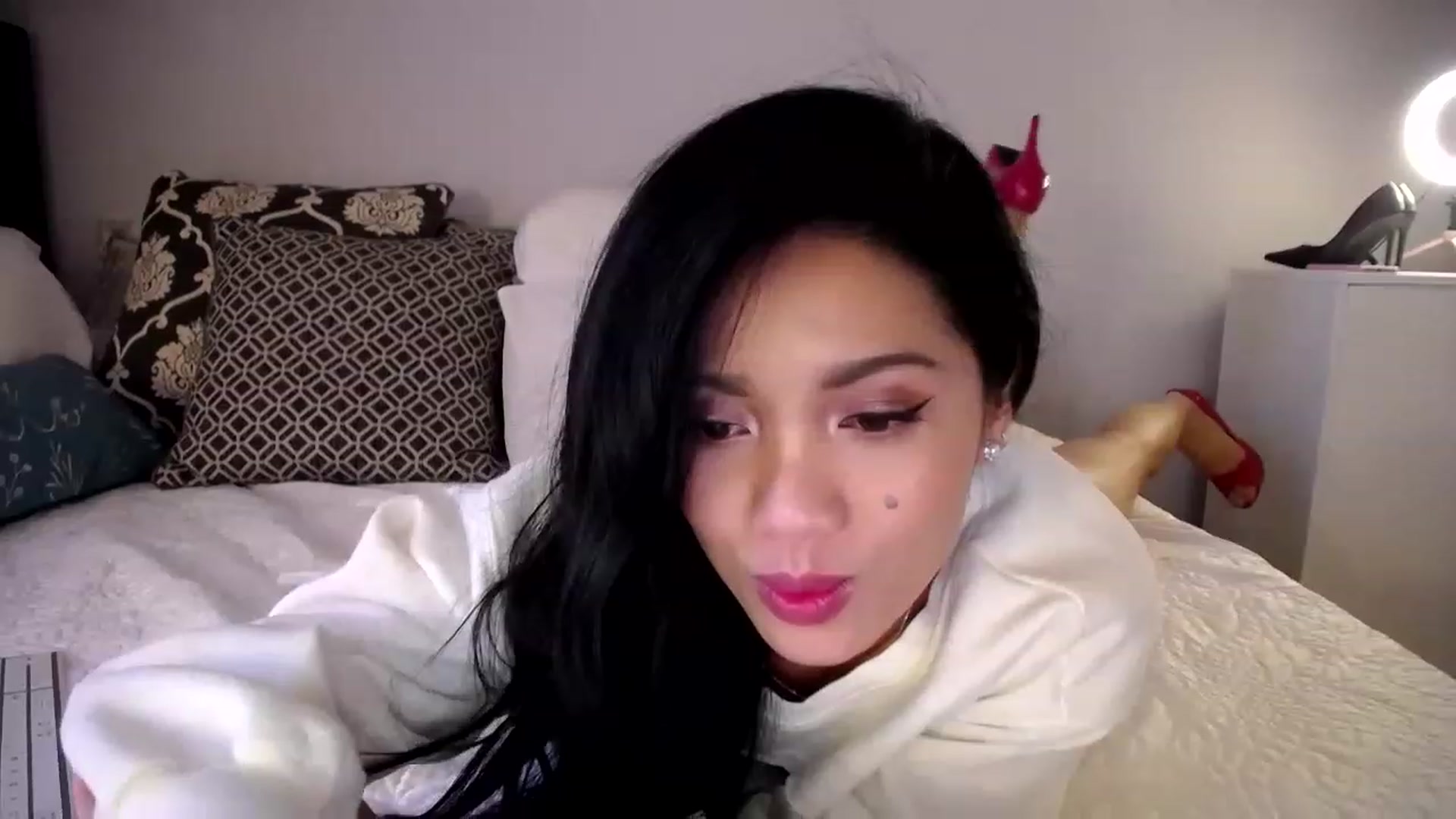 Gallery image thumbnail from AsianLuv_4U's myfreecams stream on, 01/27/2023, 19:25 image 16 of 20