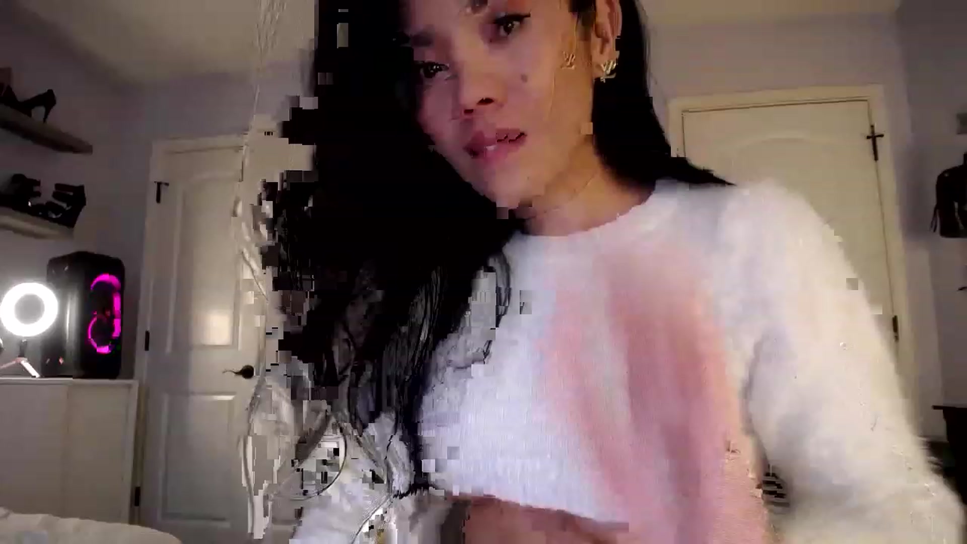 Gallery image thumbnail from AsianLuv_4U's myfreecams stream on, 01/28/2023, 18:23 image 18 of 20
