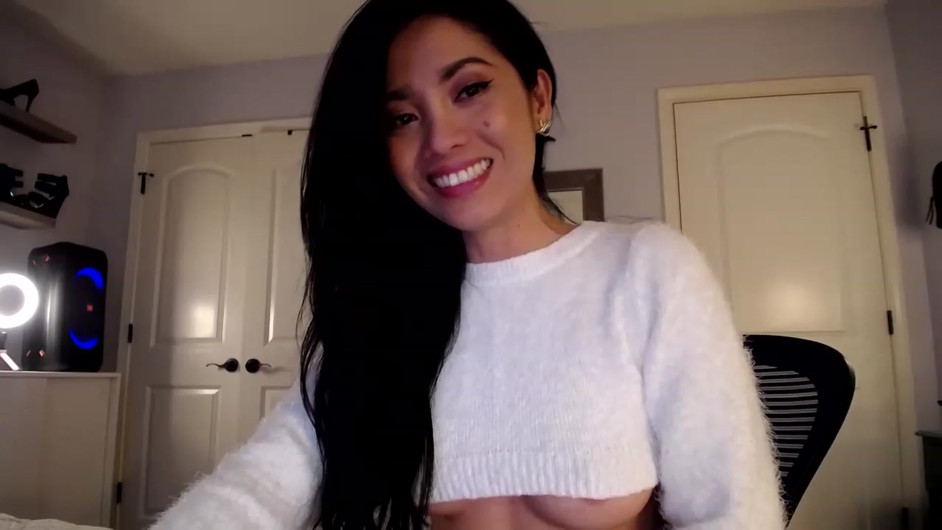 Gallery image thumbnail from AsianLuv_4U's myfreecams stream on, 01/28/2023, 20:58 image 9 of 20