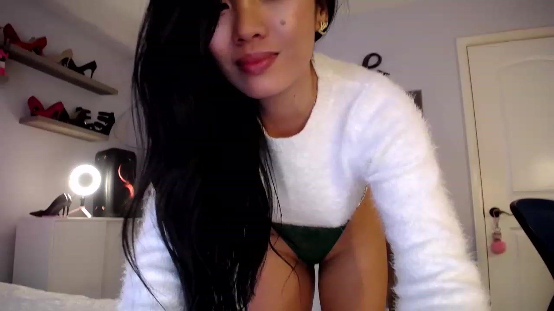 Gallery image thumbnail from AsianLuv_4U's myfreecams stream on, 01/28/2023, 20:58 image 6 of 20