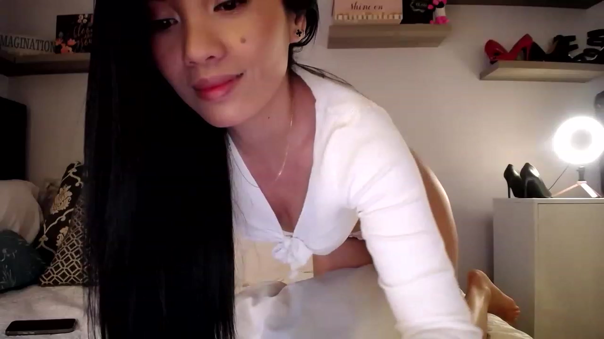 Gallery image thumbnail from AsianLuv_4U's myfreecams stream on, 01/30/2023, 18:22 image 18 of 20