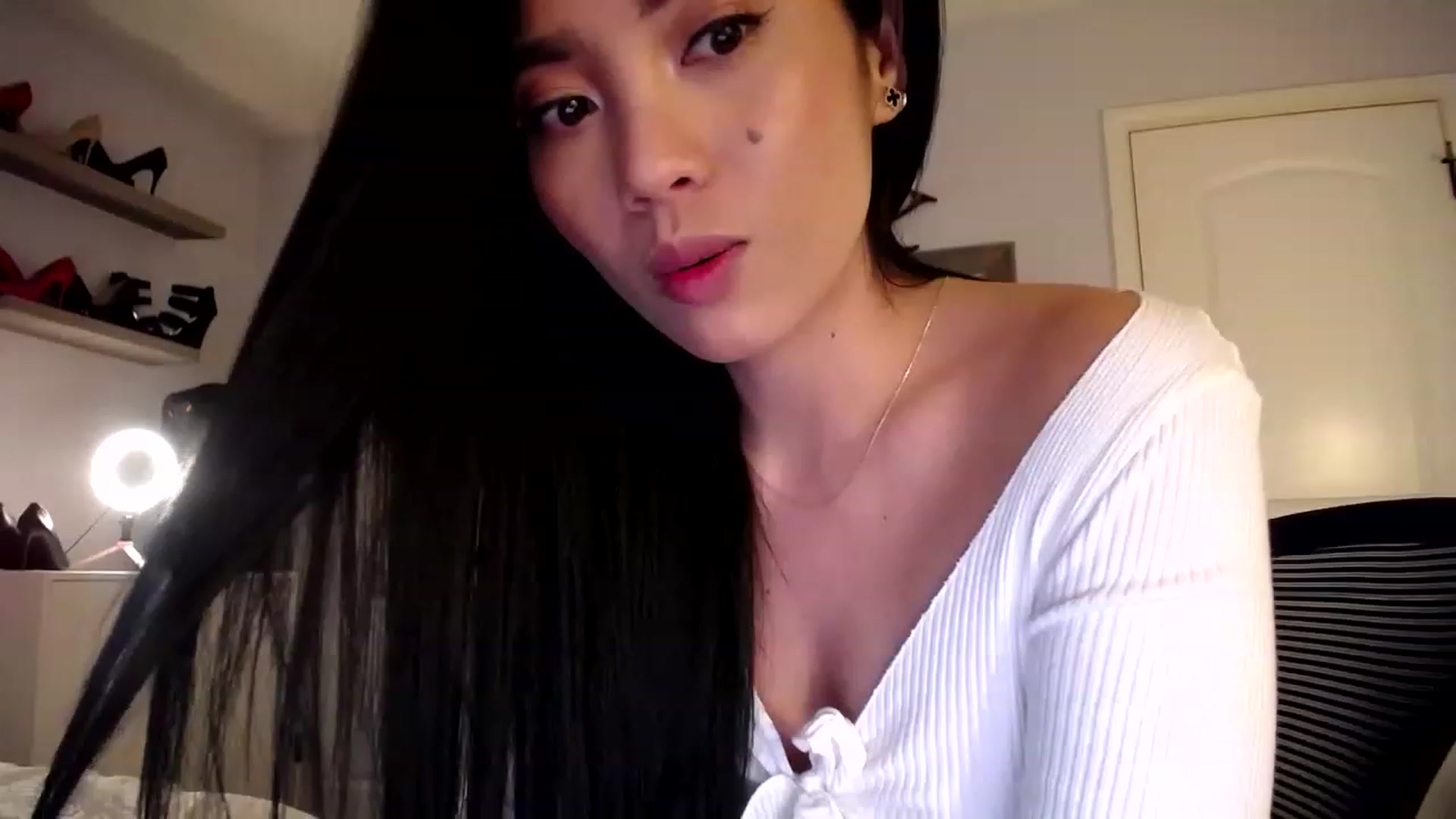 Gallery image thumbnail from AsianLuv_4U's myfreecams stream on, 01/30/2023, 19:22 image 13 of 20