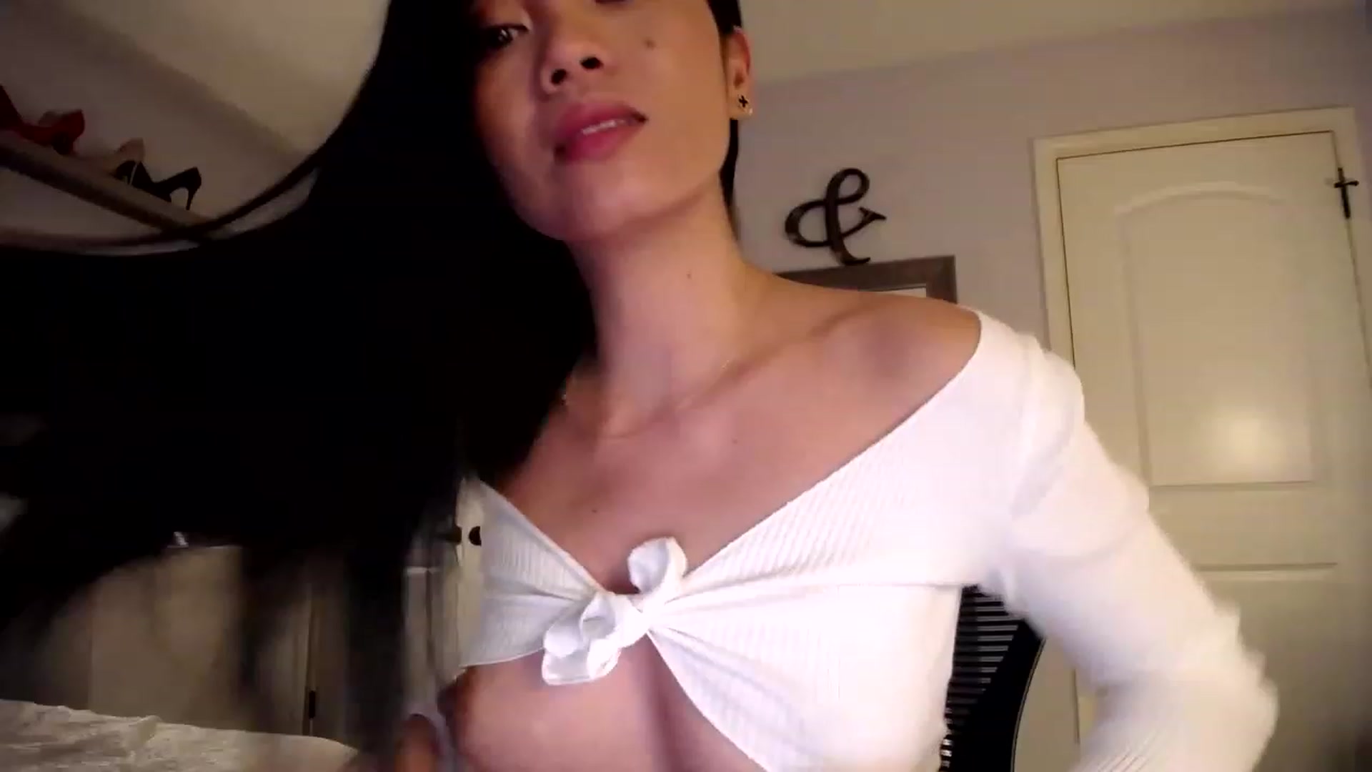 Gallery image thumbnail from AsianLuv_4U's myfreecams stream on, 01/30/2023, 19:58 image 14 of 20