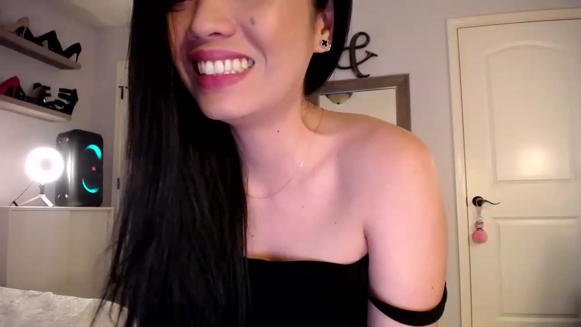 Gallery image thumbnail from AsianLuv_4U's myfreecams stream on, 02/07/2023, 20:08 image 16 of 20