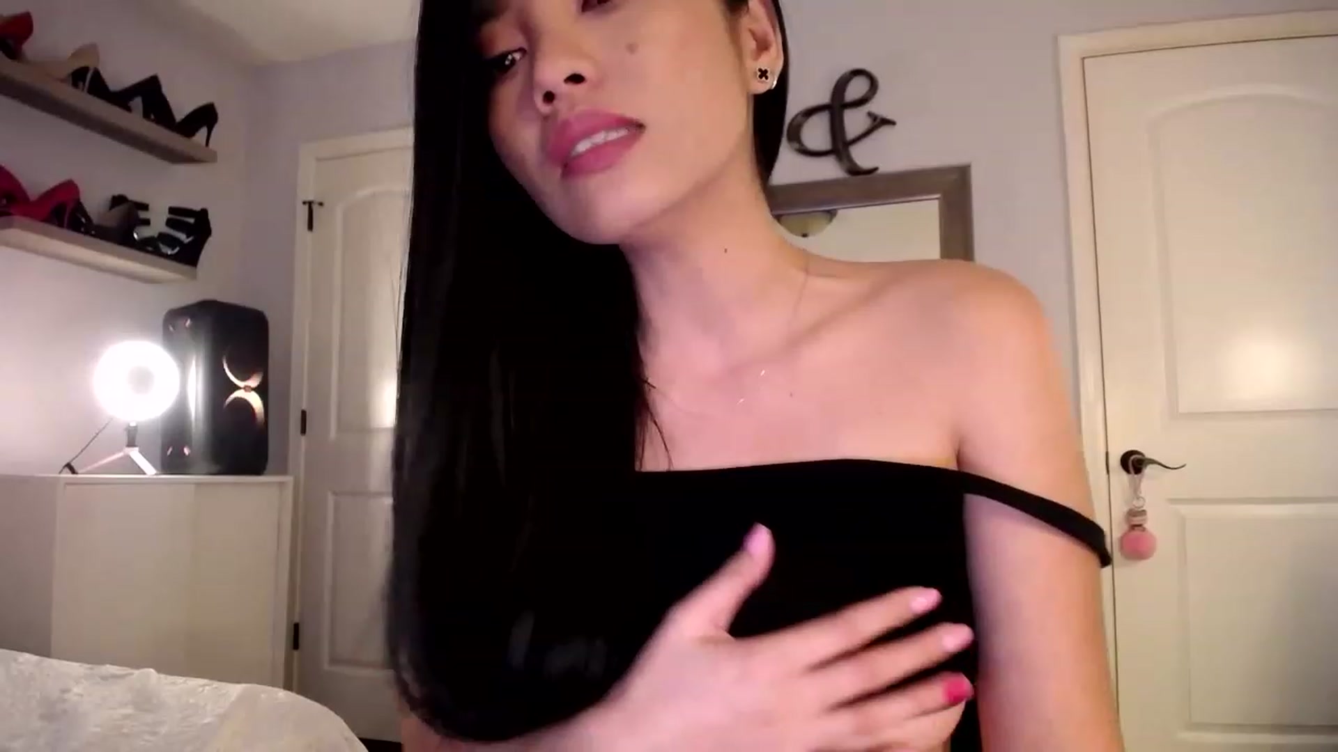 Gallery image thumbnail from AsianLuv_4U's myfreecams stream on, 02/07/2023, 20:08 image 14 of 20
