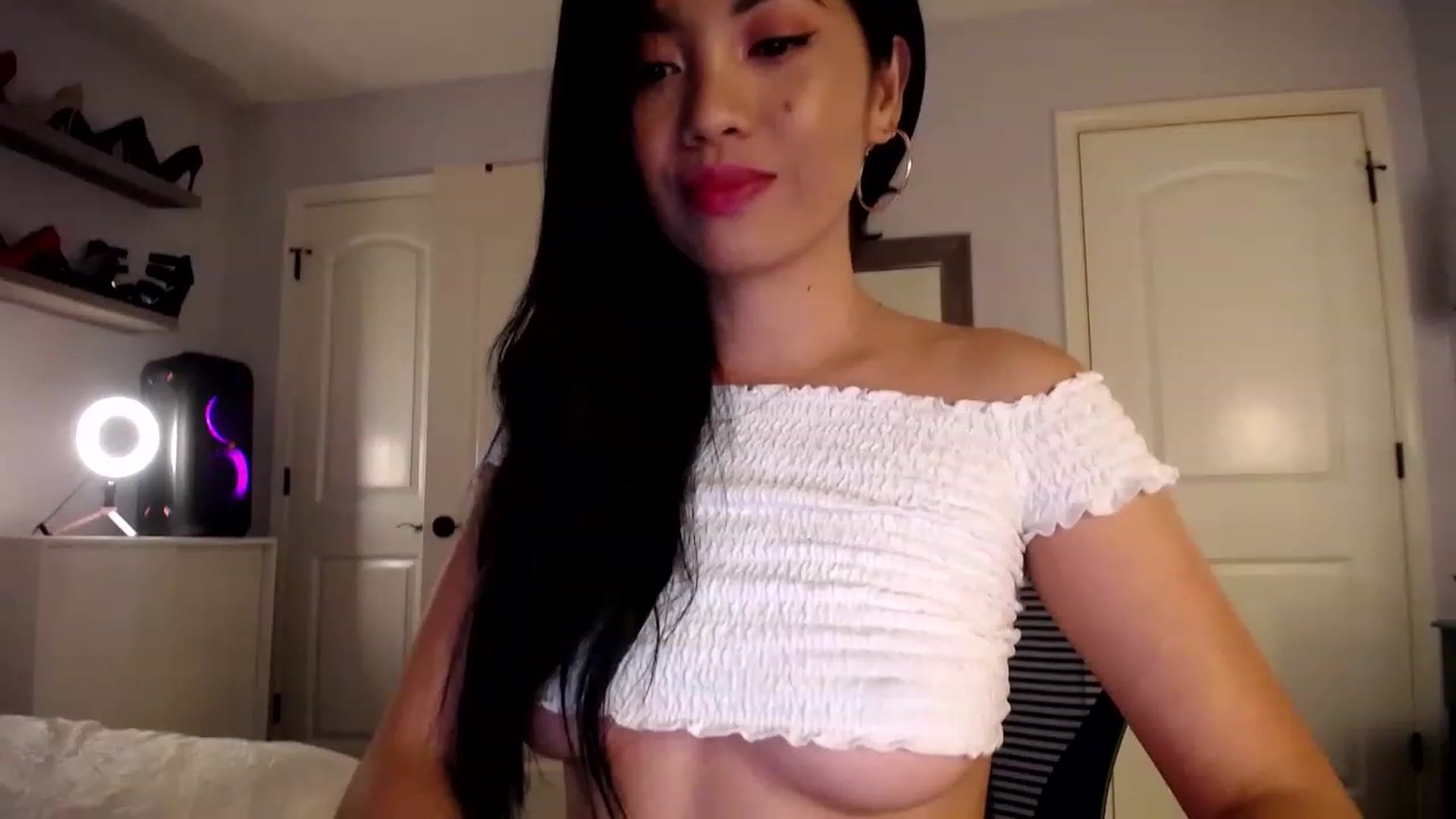 Gallery image thumbnail from AsianLuv_4U's myfreecams stream on, 02/10/2023, 18:17 image 8 of 20