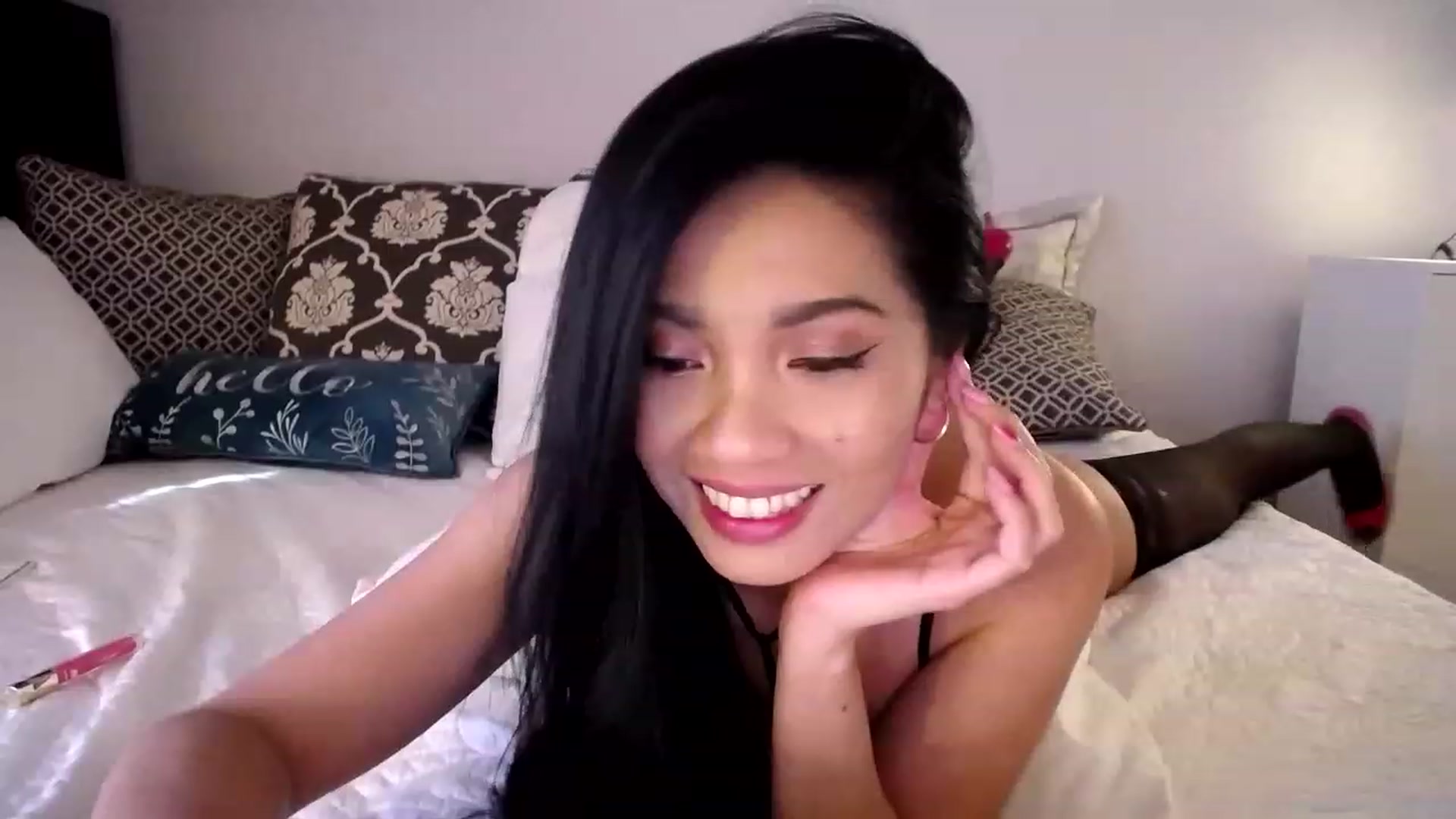 Gallery image thumbnail from AsianLuv_4U's myfreecams stream on, 02/12/2023, 20:09 image 10 of 20