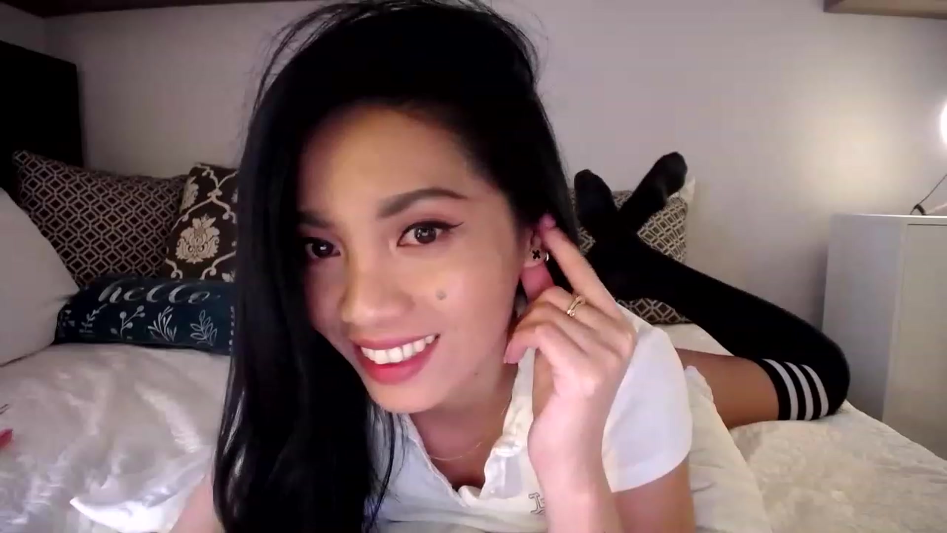 Gallery image thumbnail from AsianLuv_4U's myfreecams stream on, 02/15/2023, 18:48 image 4 of 20