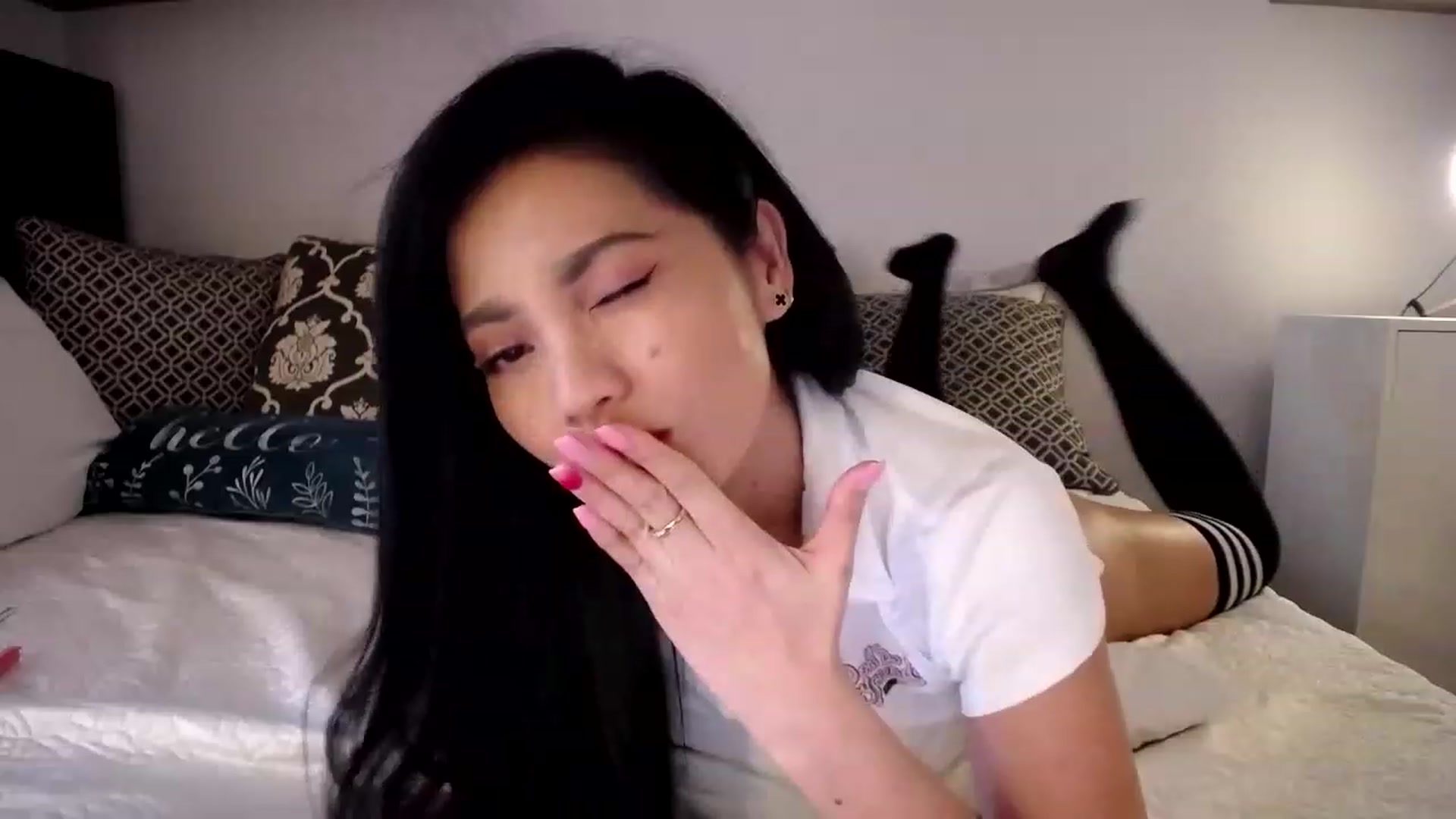 Gallery image thumbnail from AsianLuv_4U's myfreecams stream on, 02/15/2023, 18:48 image 7 of 20