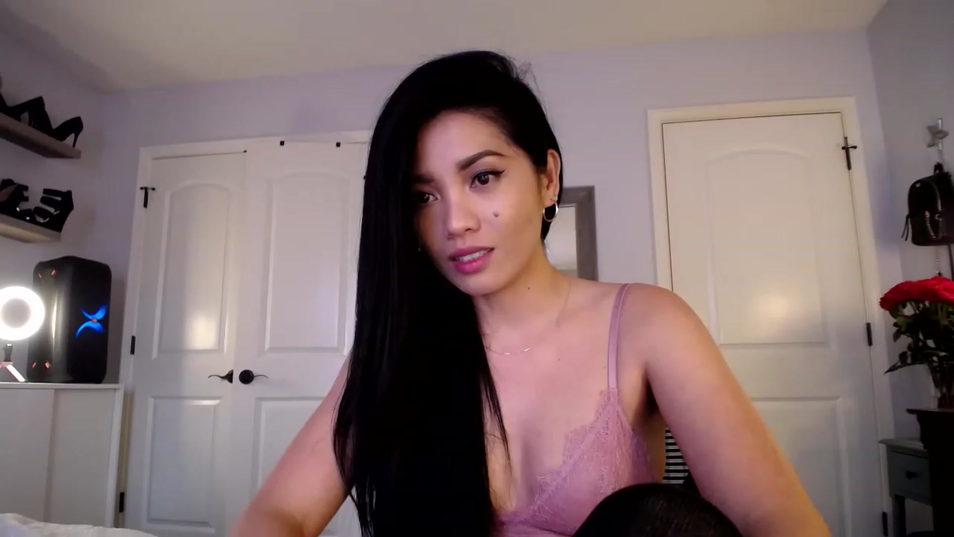 Gallery image thumbnail from AsianLuv_4U's myfreecams stream on, 02/17/2023, 20:21 image 19 of 20