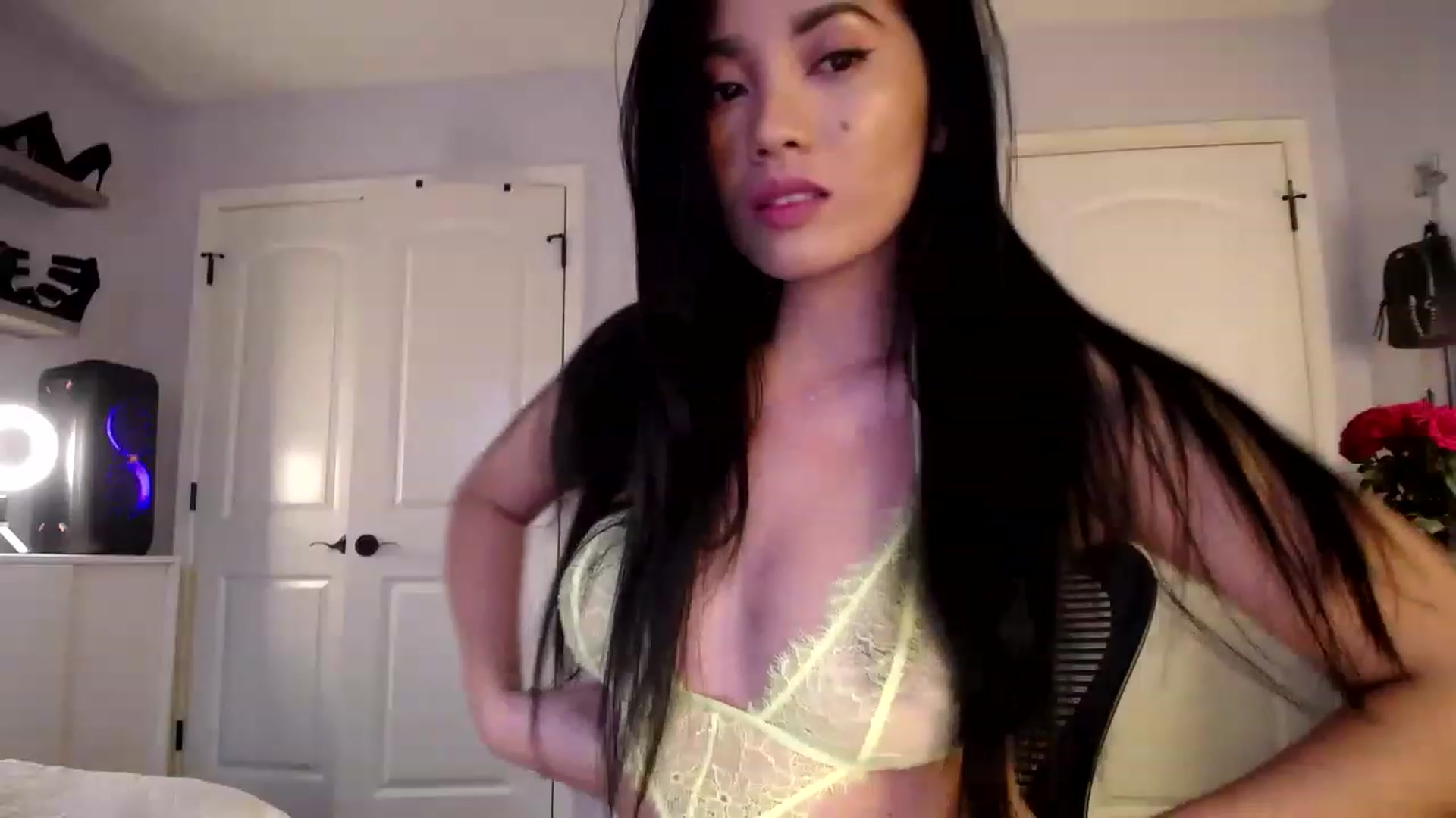 Gallery image thumbnail from AsianLuv_4U's myfreecams stream on, 02/23/2023, 18:25 image 16 of 20
