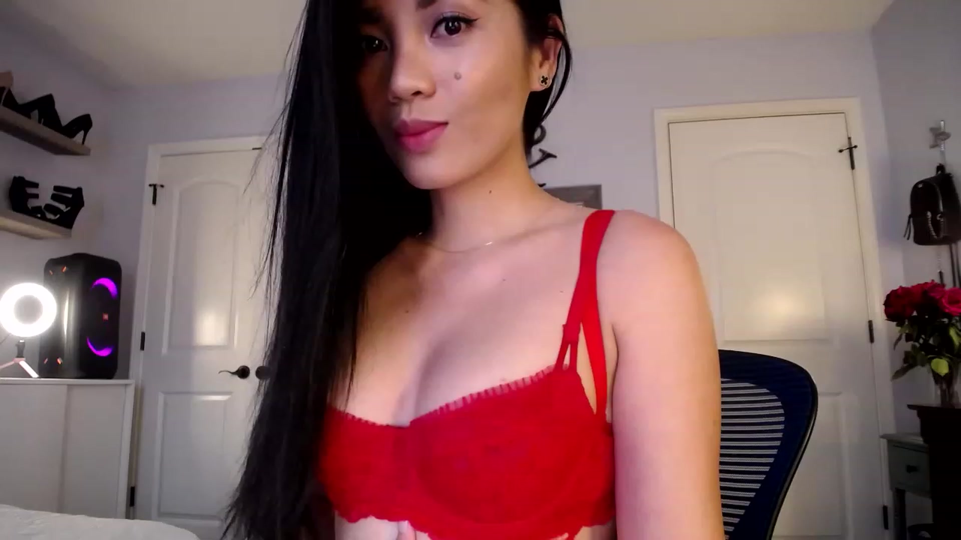 Gallery image thumbnail from AsianLuv_4U's myfreecams stream on, 02/25/2023, 19:14 image 1 of 20