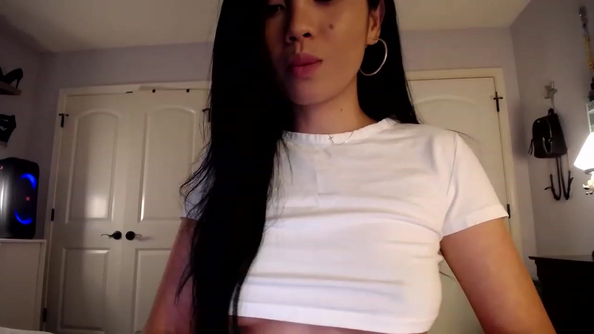 Gallery image thumbnail from AsianLuv_4U's myfreecams stream on, 02/26/2023, 18:50 image 1 of 20