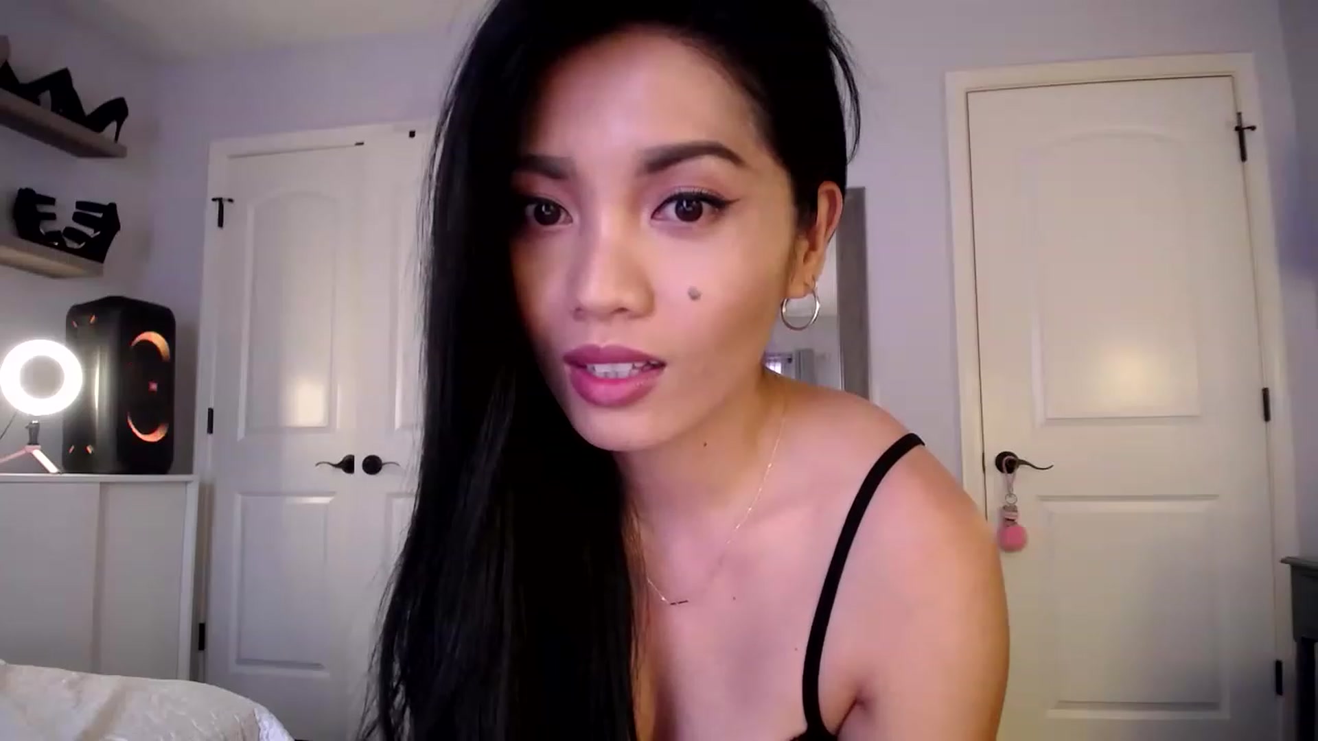 Gallery image thumbnail from AsianLuv_4U's myfreecams stream on, 03/05/2023, 21:12 image 7 of 20