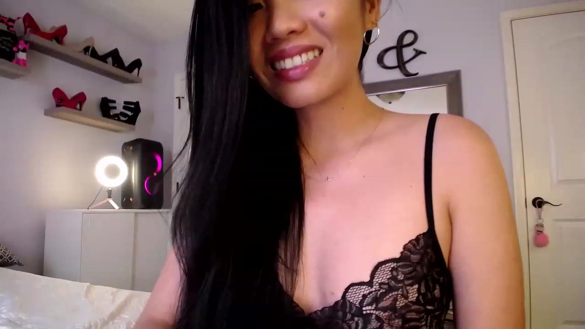 Gallery image thumbnail from AsianLuv_4U's myfreecams stream on, 03/05/2023, 21:12 image 11 of 20
