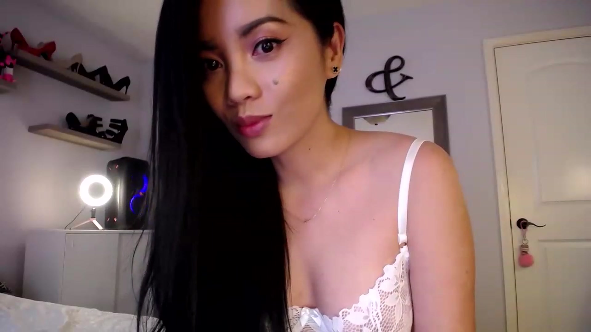Gallery image thumbnail from AsianLuv_4U's myfreecams stream on, 03/07/2023, 19:51 image 16 of 20