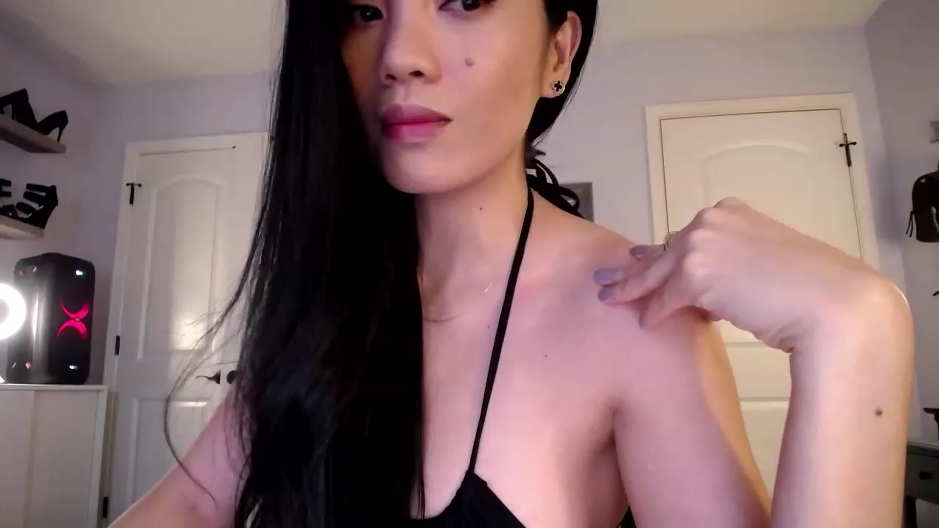 Gallery image thumbnail from AsianLuv_4U's myfreecams stream on, 03/08/2023, 18:18 image 1 of 20