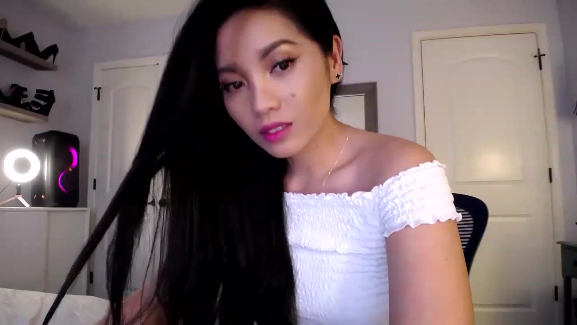 Gallery image thumbnail from AsianLuv_4U's myfreecams stream on, 03/14/2023, 17:48 image 7 of 20