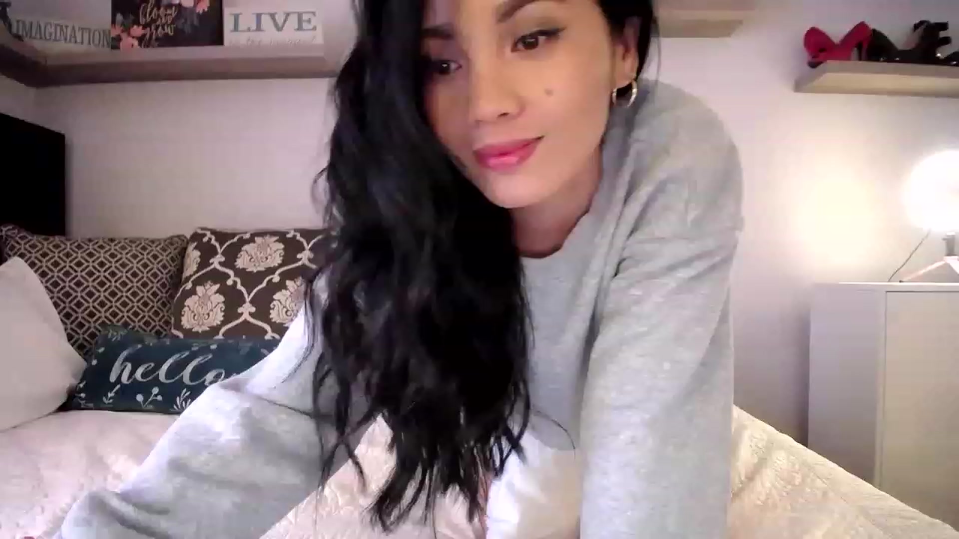 Gallery image thumbnail from AsianLuv_4U's myfreecams stream on, 03/17/2023, 18:00 image 1 of 20