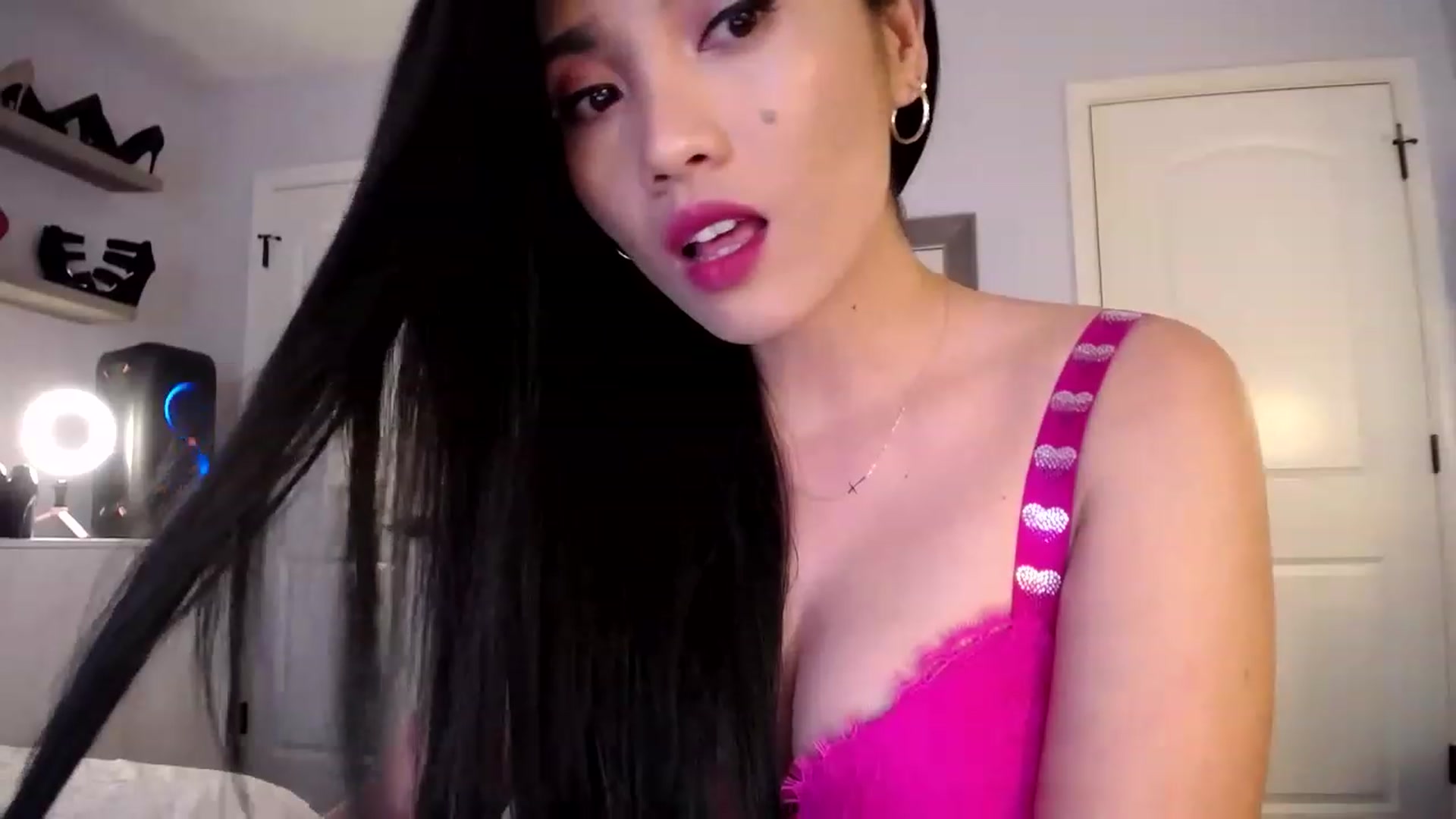 Gallery image thumbnail from AsianLuv_4U's myfreecams stream on, 03/26/2023, 17:59 image 14 of 20