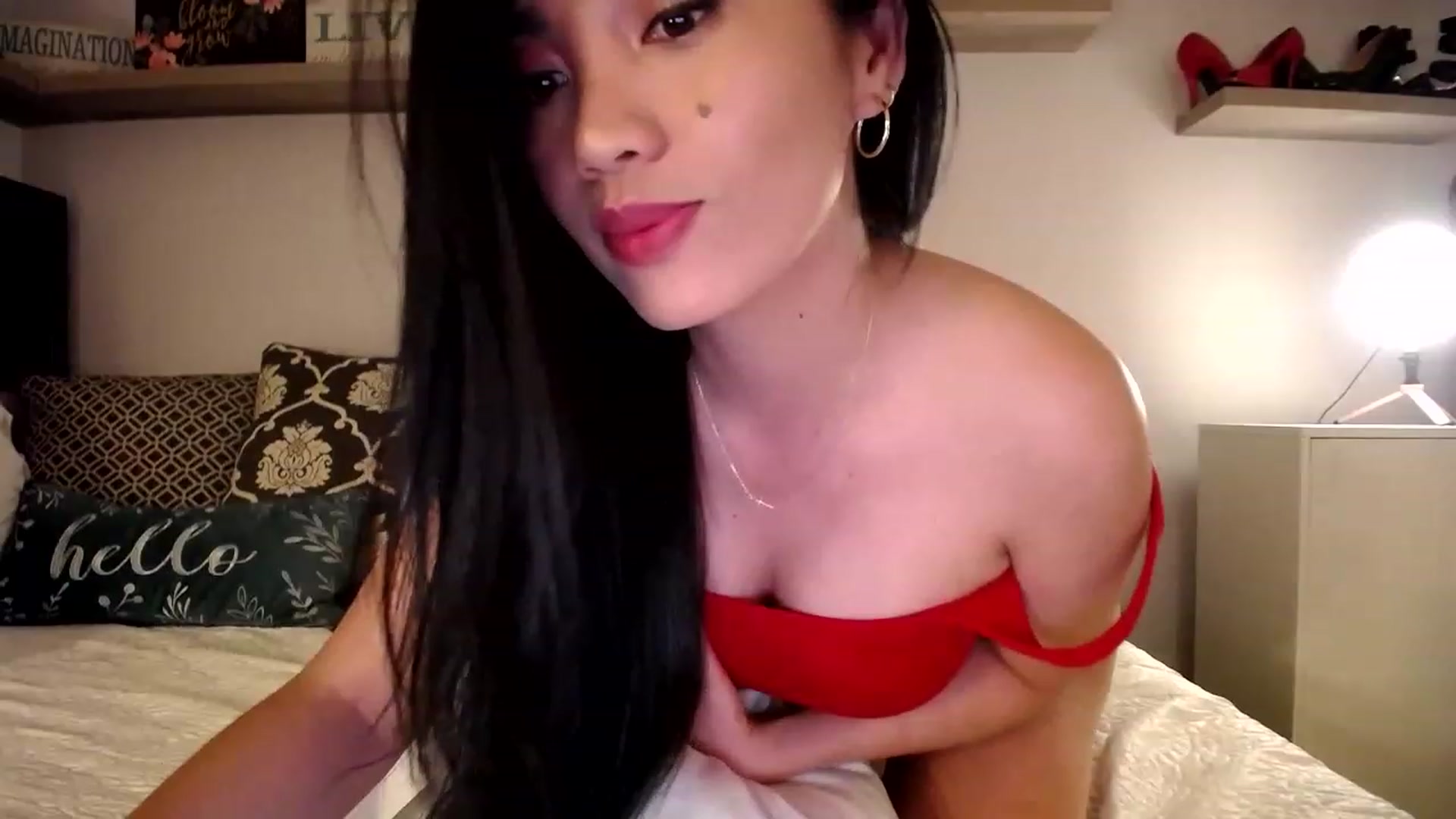 Gallery image thumbnail from AsianLuv_4U's myfreecams stream on, 04/05/2023, 02:05 image 12 of 20