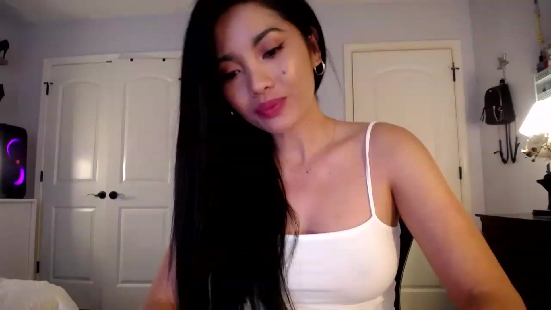 Gallery image thumbnail from AsianLuv_4U's myfreecams stream on, 04/18/2023, 17:57 image 15 of 20