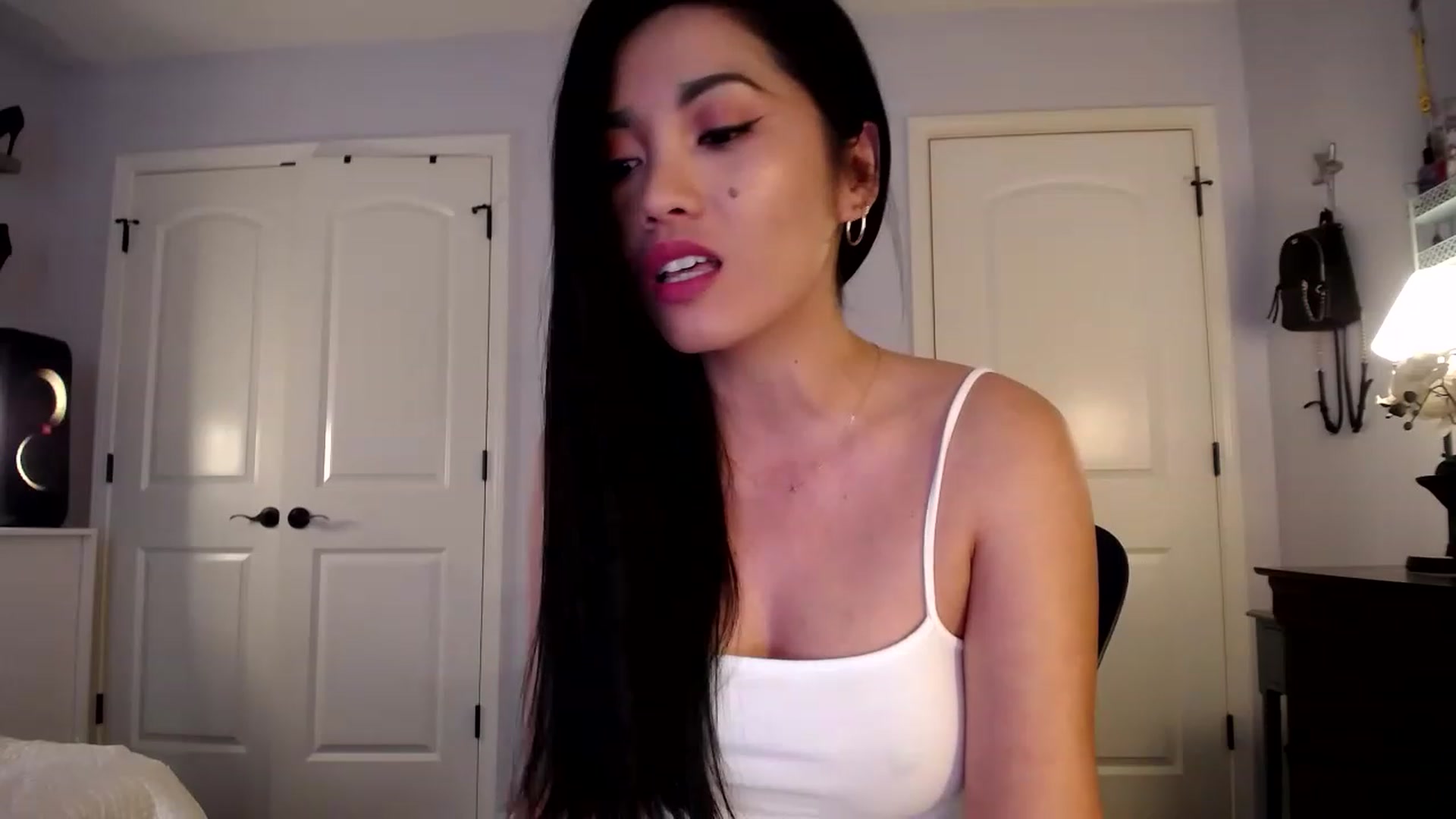 Gallery image thumbnail from AsianLuv_4U's myfreecams stream on, 04/18/2023, 17:57 image 14 of 20