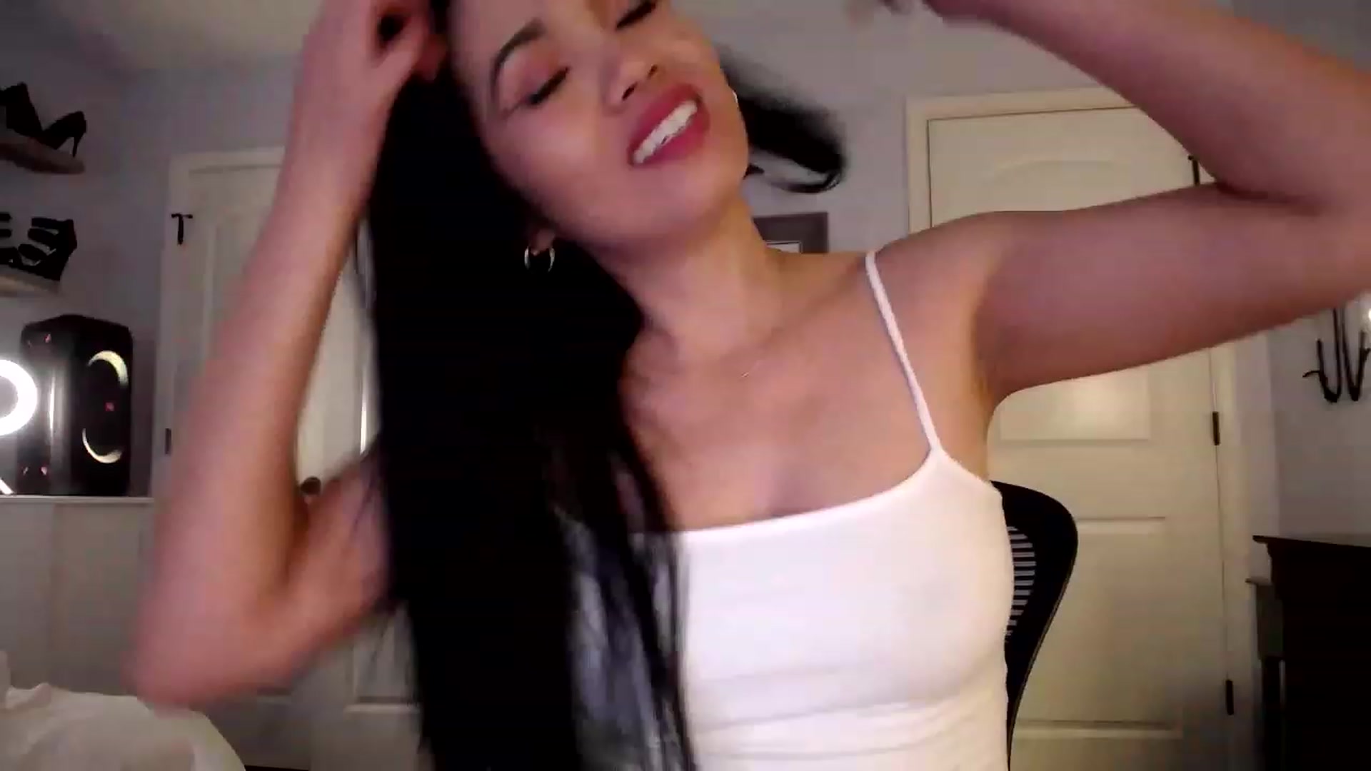 Gallery image thumbnail from AsianLuv_4U's myfreecams stream on, 04/18/2023, 17:57 image 6 of 20