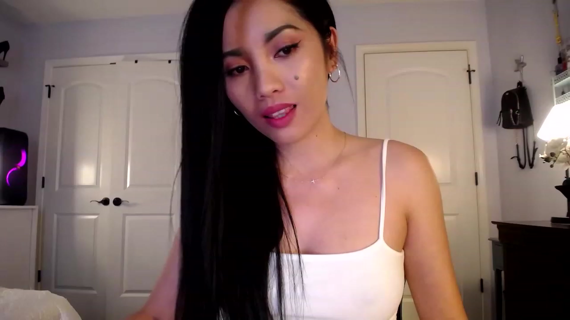 Gallery image thumbnail from AsianLuv_4U's myfreecams stream on, 04/18/2023, 17:57 image 13 of 20