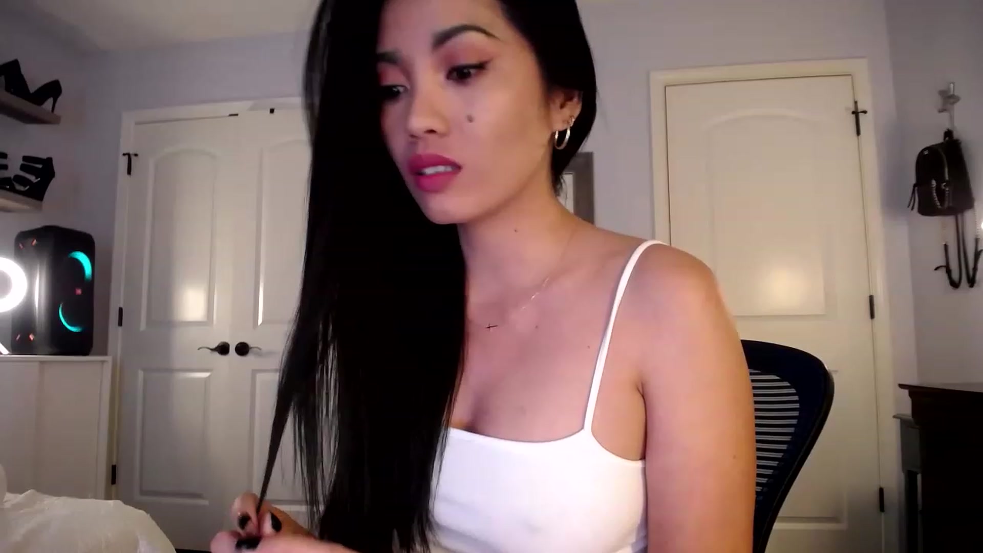 Gallery image thumbnail from AsianLuv_4U's myfreecams stream on, 04/18/2023, 17:57 image 2 of 20